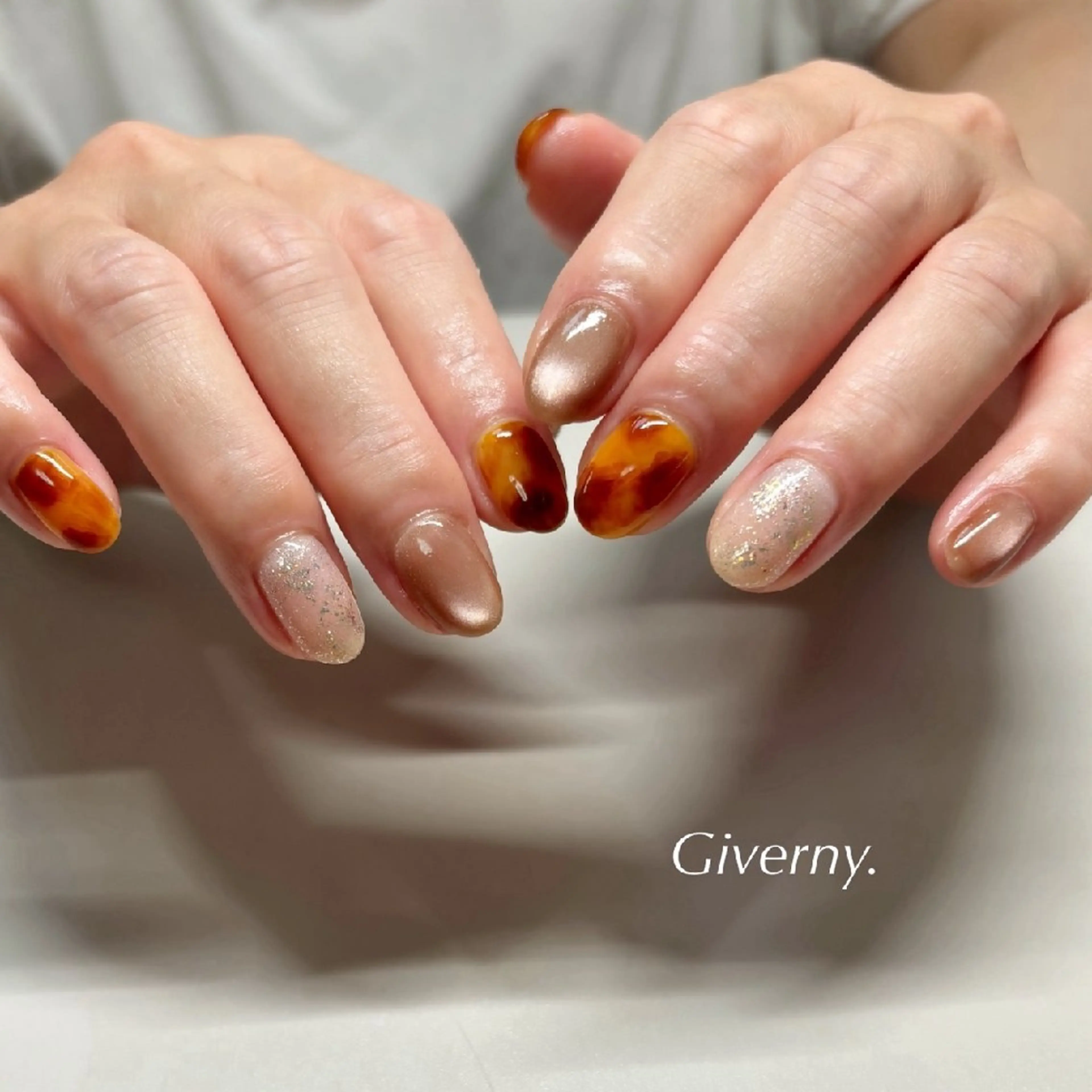 ネイル べっ甲ネイル ハンドネイル Giverny .のネイルデザイン