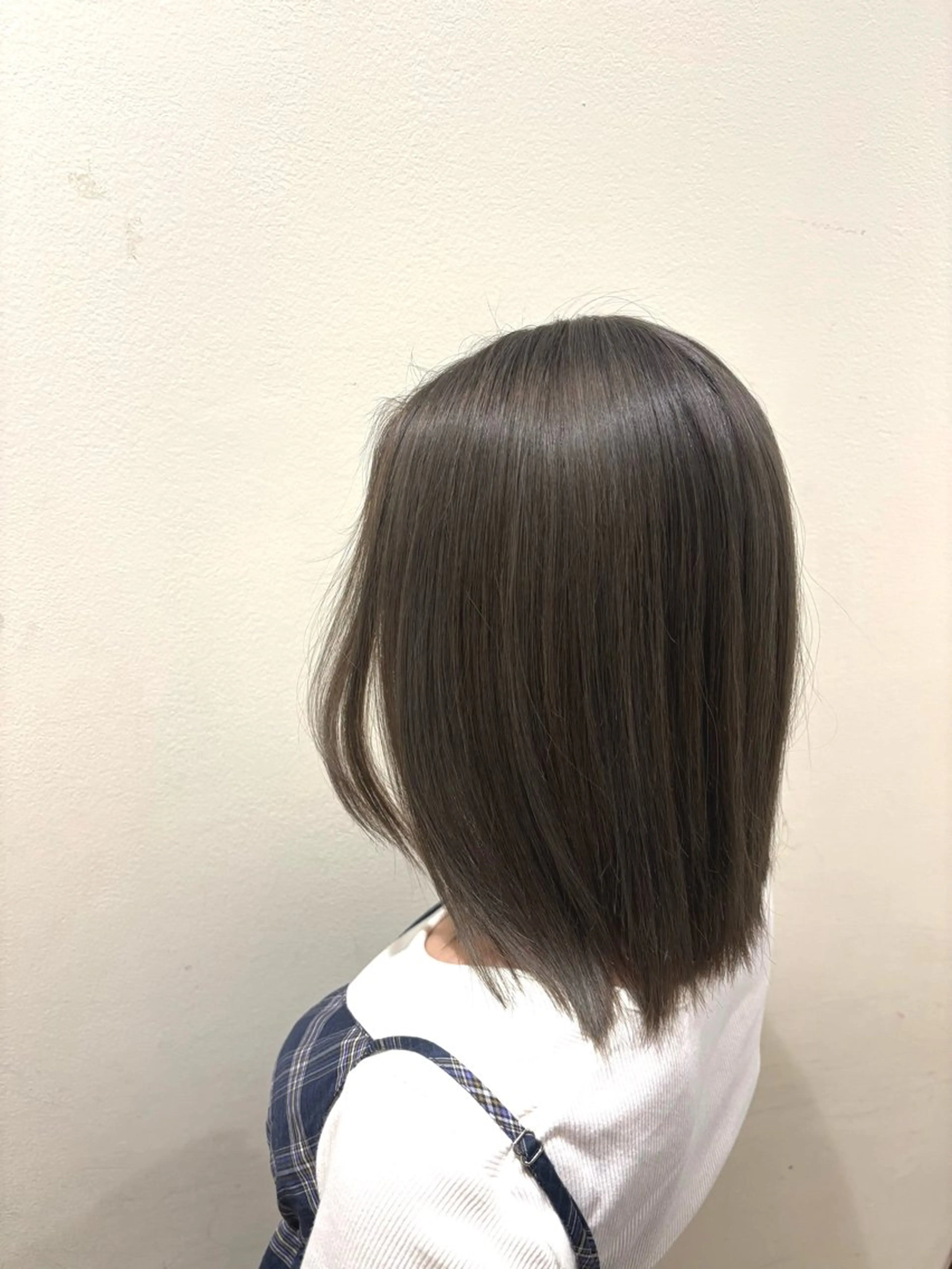 ミディアム カラー 椛山 美桜のヘアスタイル