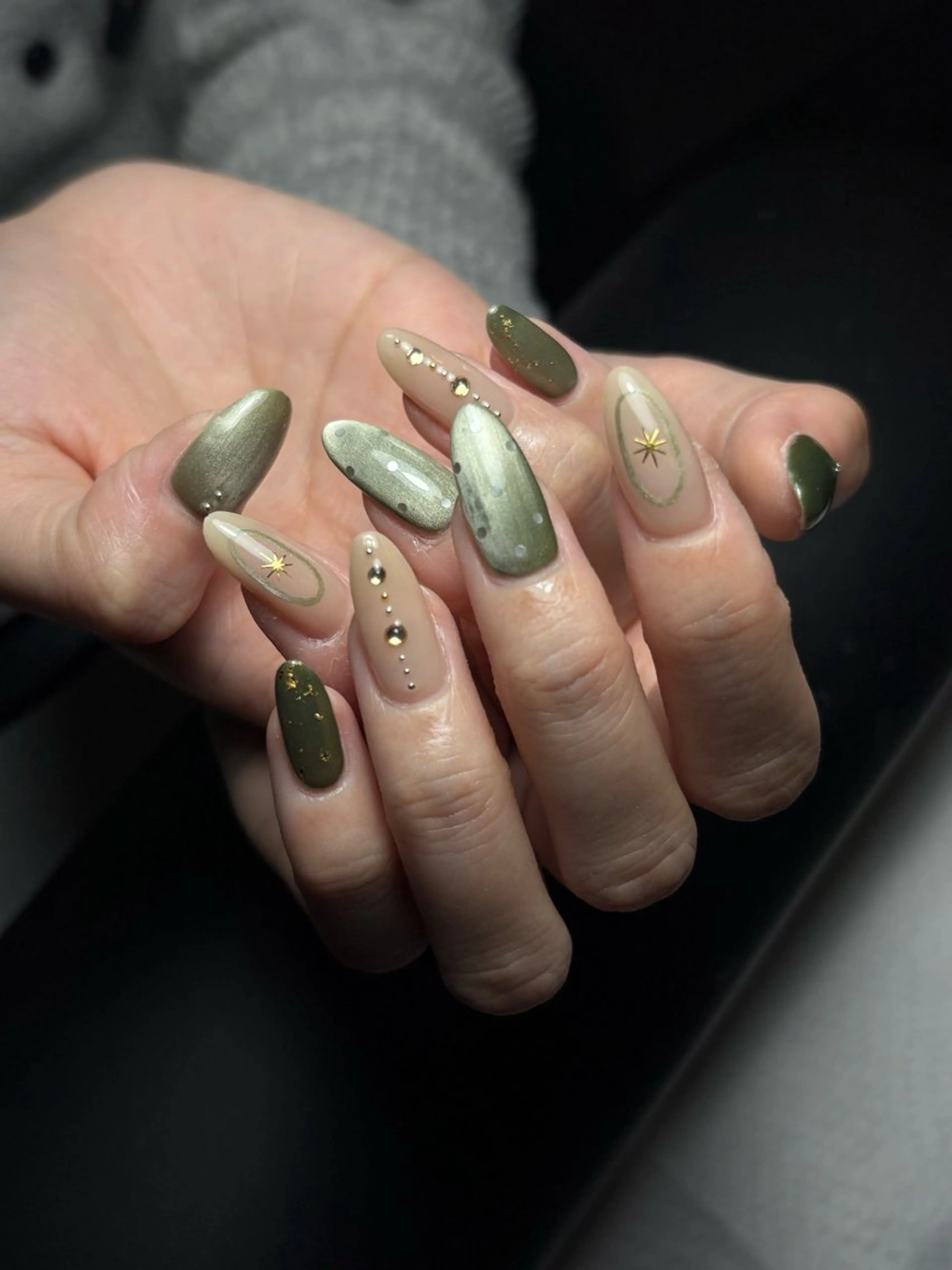 ネイル グリーン ロングネイル ミラーネイル ニュアンスネイル シンプルネイル ハンドネイル モンナ CCのネイルデザイン