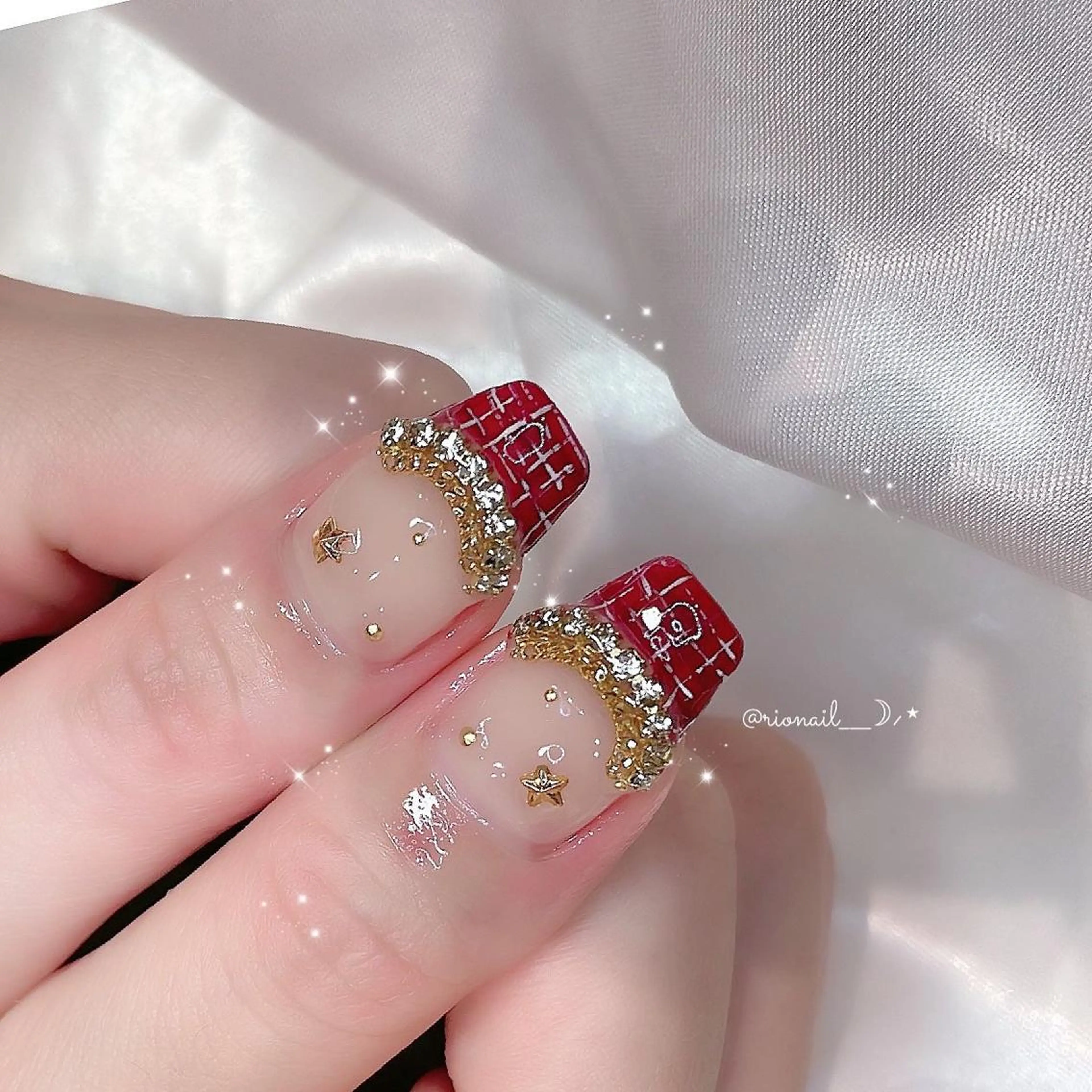 ネイル ハンドネイル 𝘙𝘪𝘰𝘯𝘢 ...🕯🤍のネイルデザイン