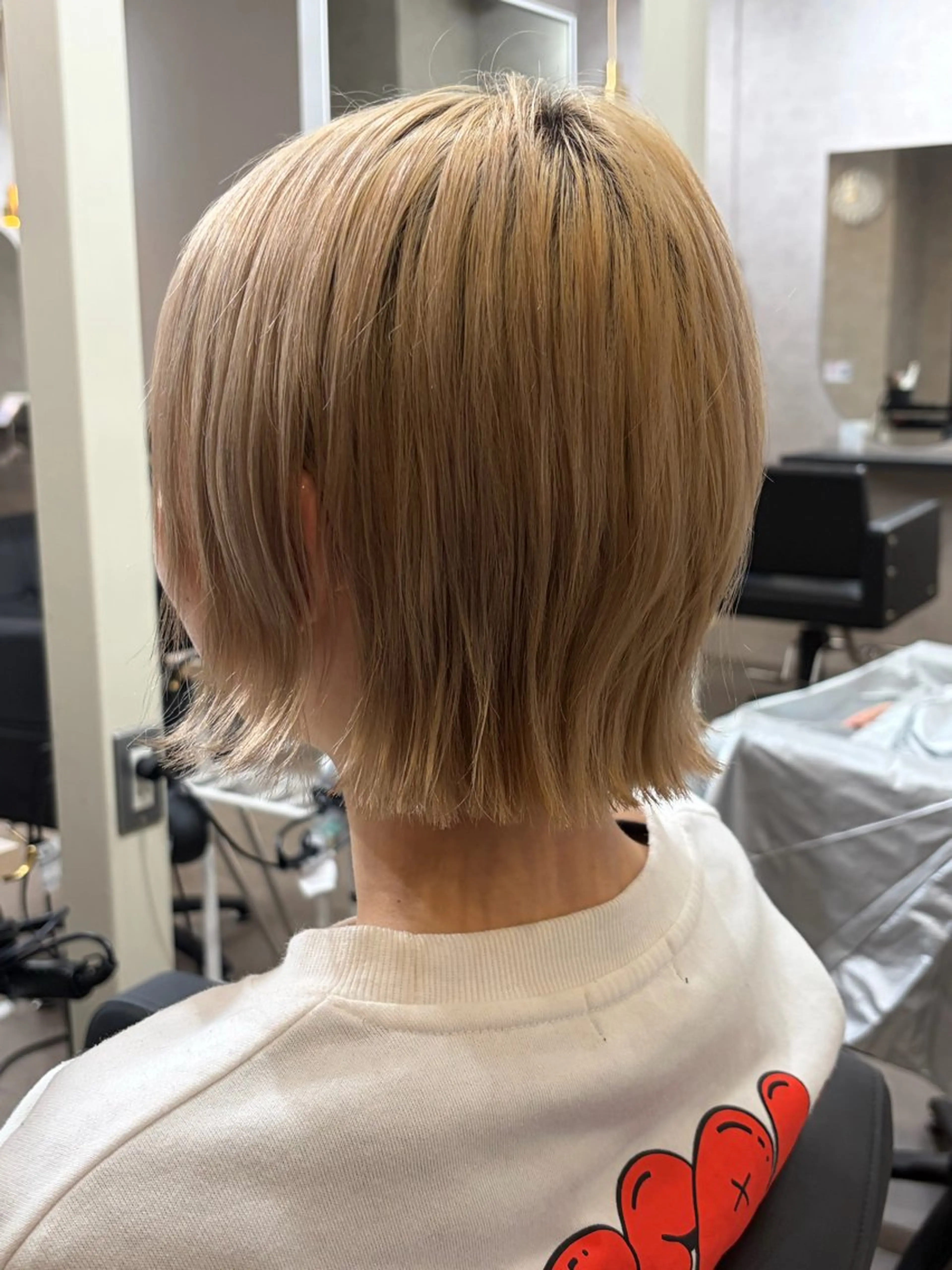 ショート ボブ 外ハネヘア 吉田 恋々音のヘアスタイル