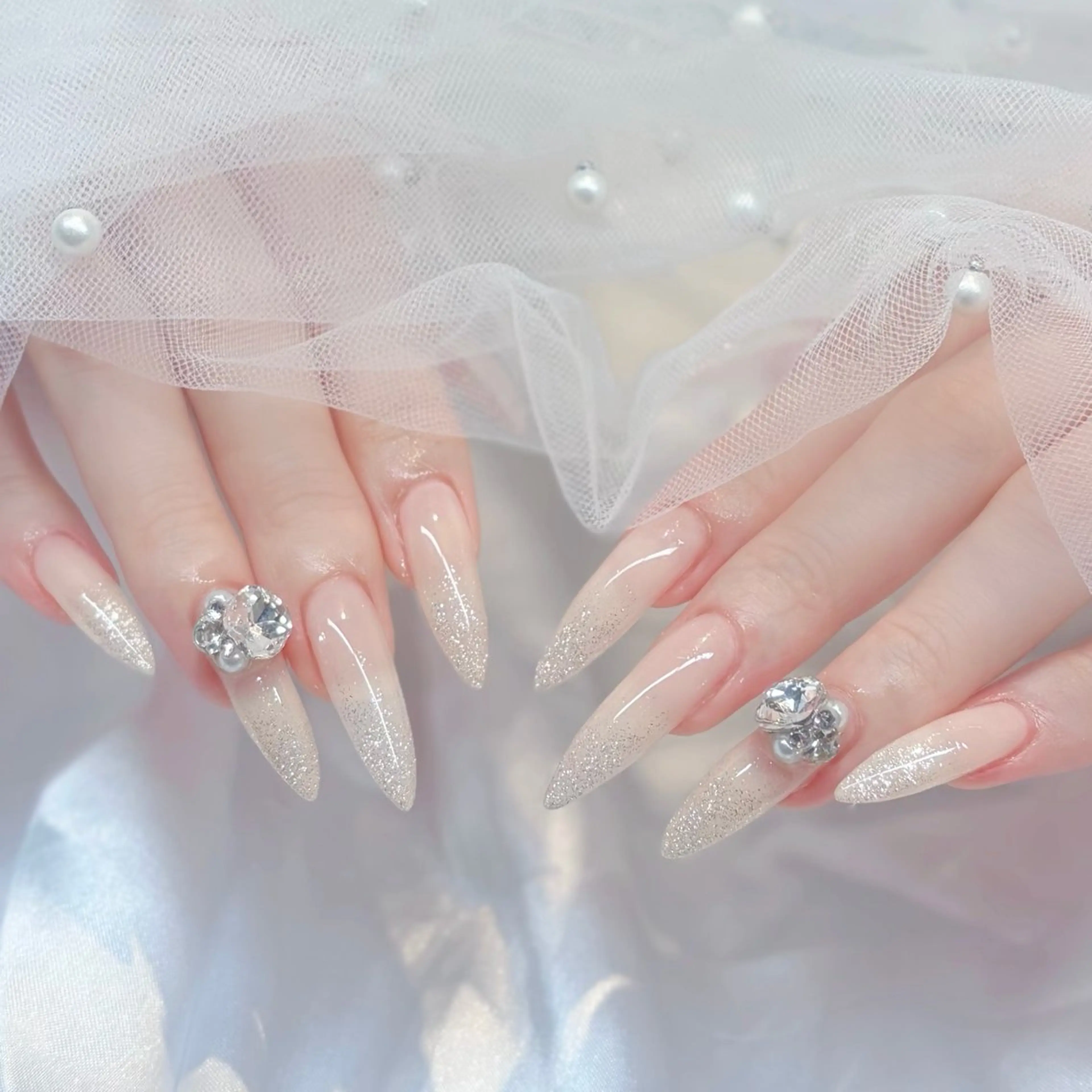 ネイル グラデーション キラキラネイル ラメ(グリッター) ラメグラデーション ロングネイル ハンドネイル ぷりゅねる 心斎橋のマツエク・マツパデザイン