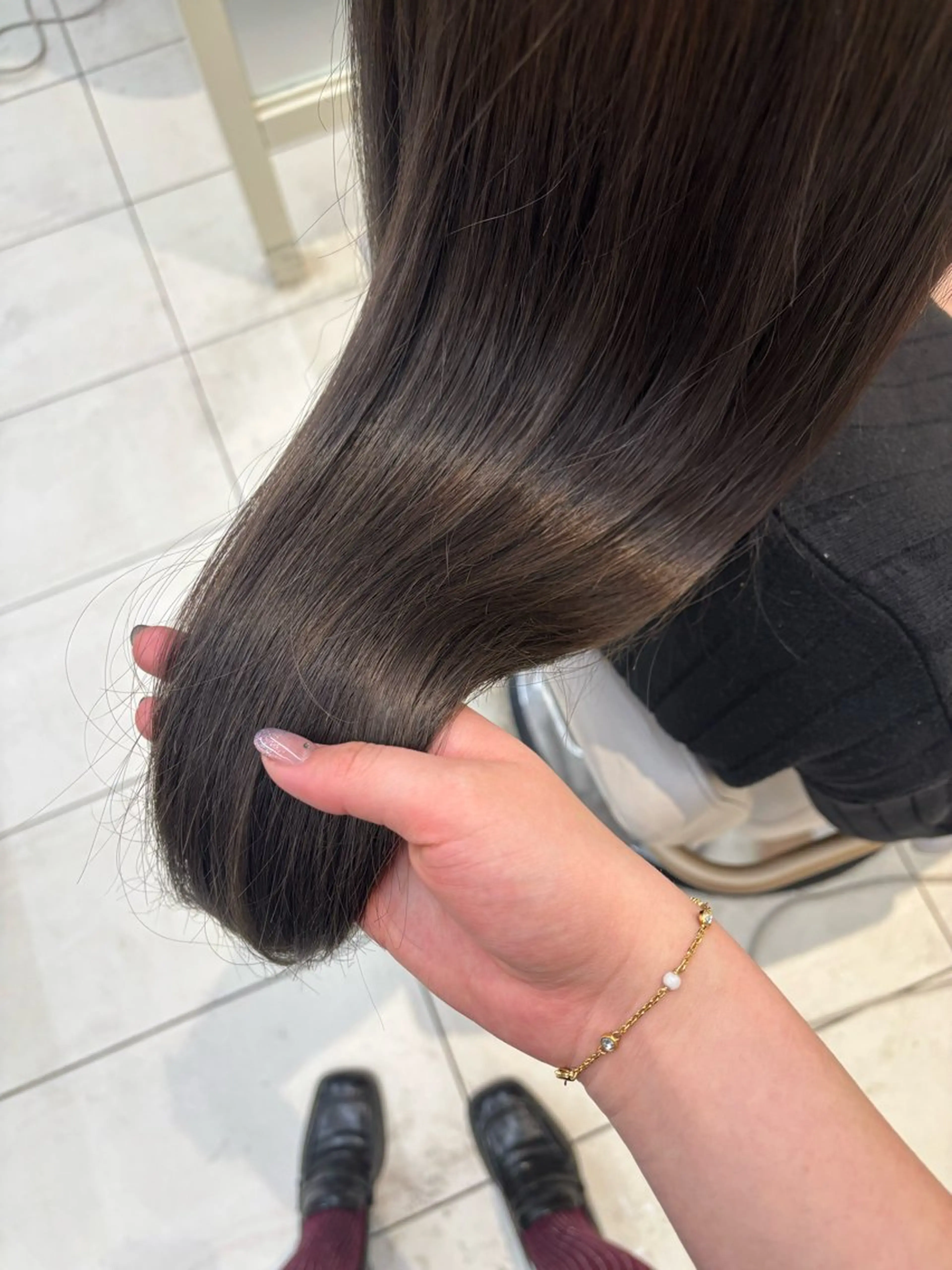 セミロング カラー 透明感カラー グレージュ かなこ／レイヤー ／透明感カラーのヘアスタイル