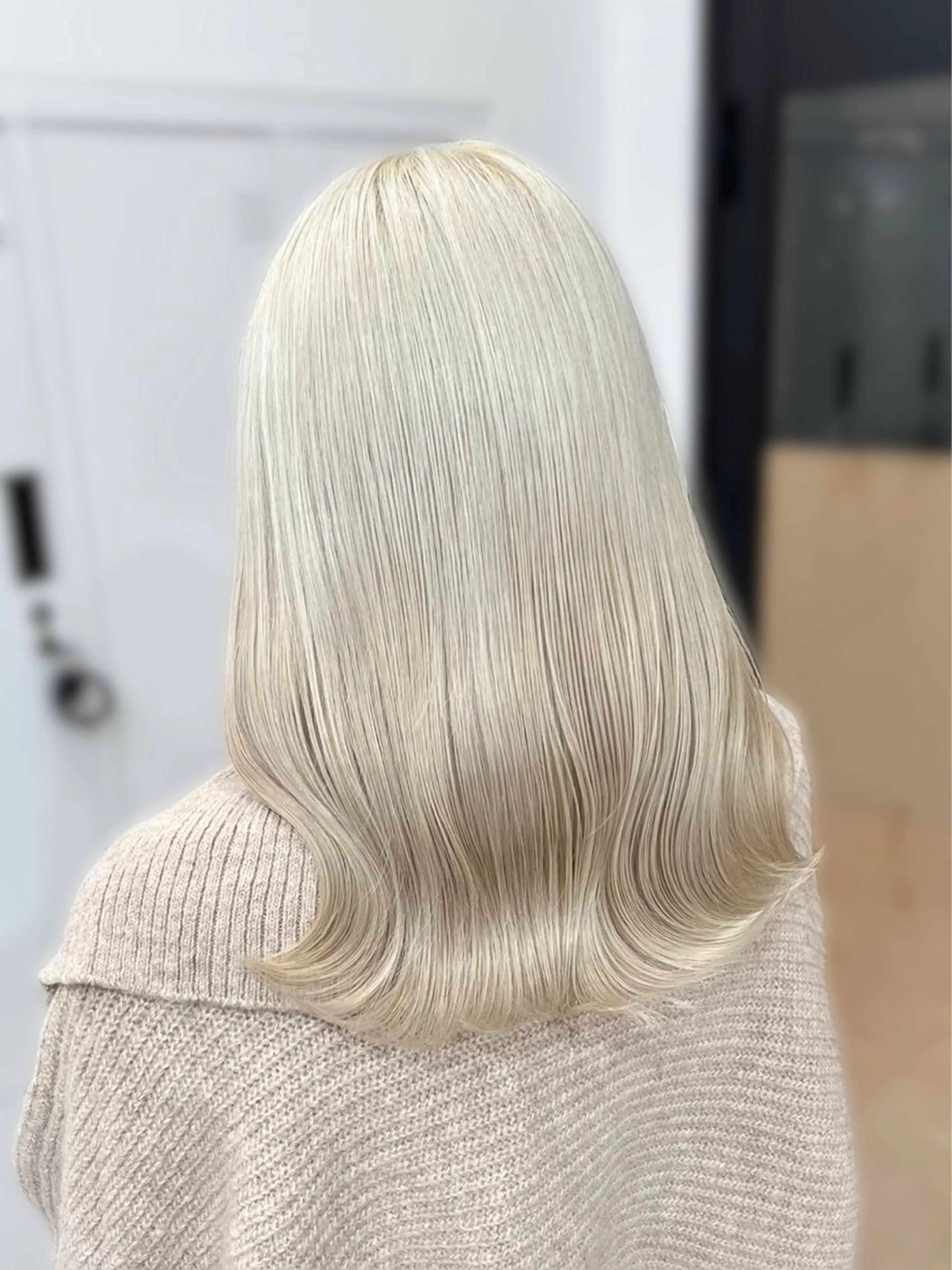 セミロング カラー パーマ ヘアアレンジ メンズ キッズ ヘアカラー トリートメント レイヤー×ハイトーン / mihana🪐のヘアスタイル