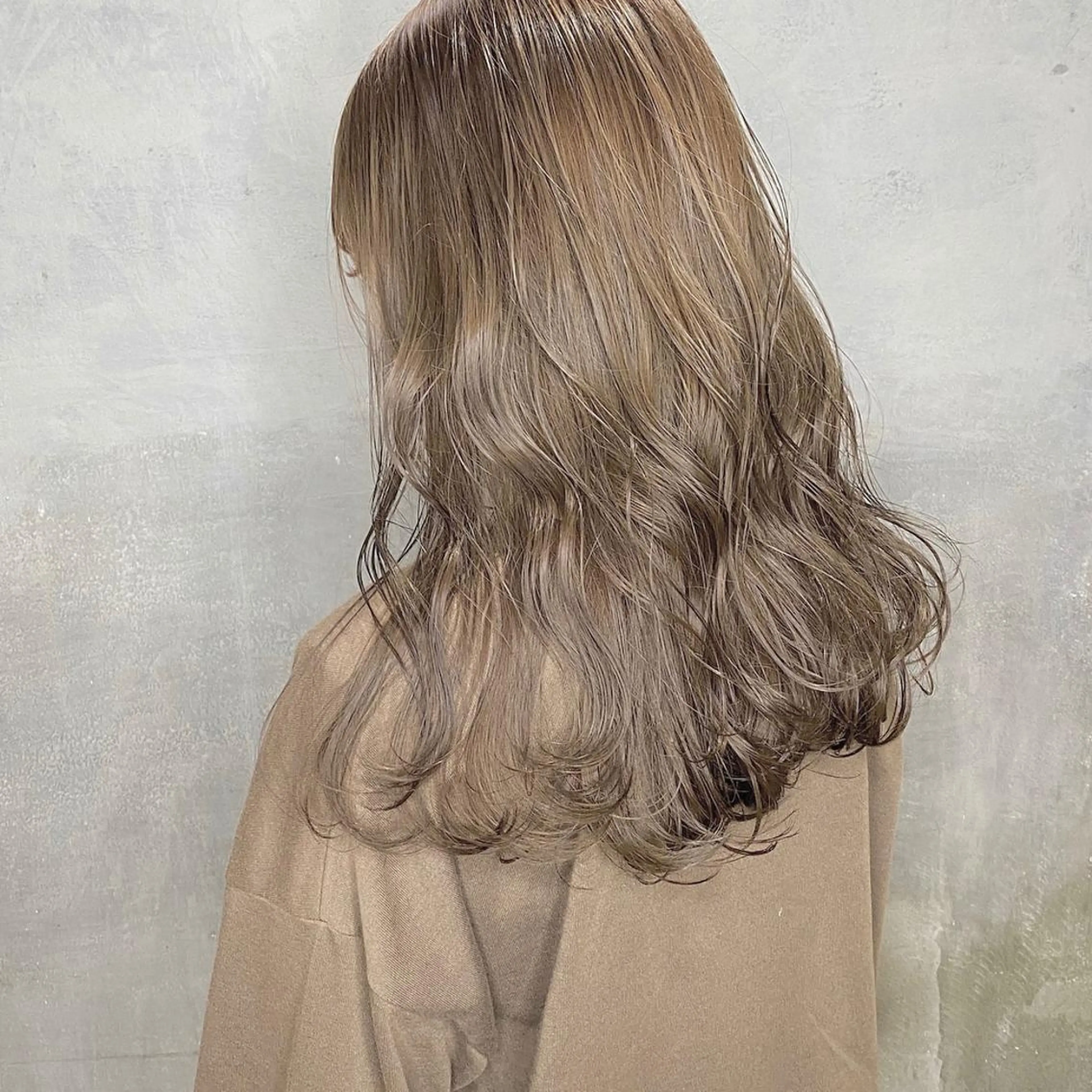 セミロング カラー CLUTCH天王寺 西藤遥河のヘアスタイル