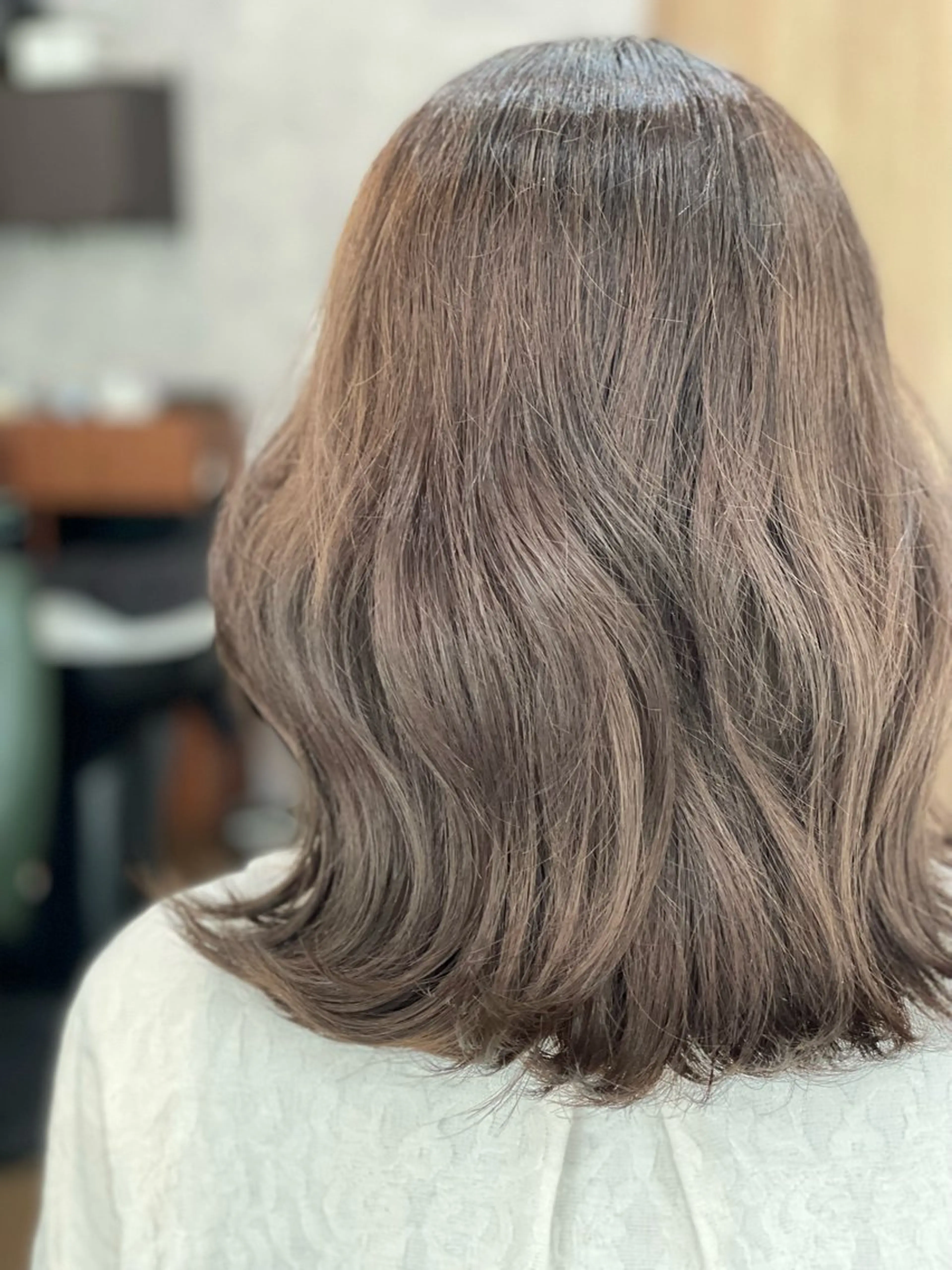 セミロング カラー ベージュカラー ブリーチ ダブルカラー ミルクティーベージュ ヘアカラー トリートメント Snaly カラー特化ページのヘアスタイル