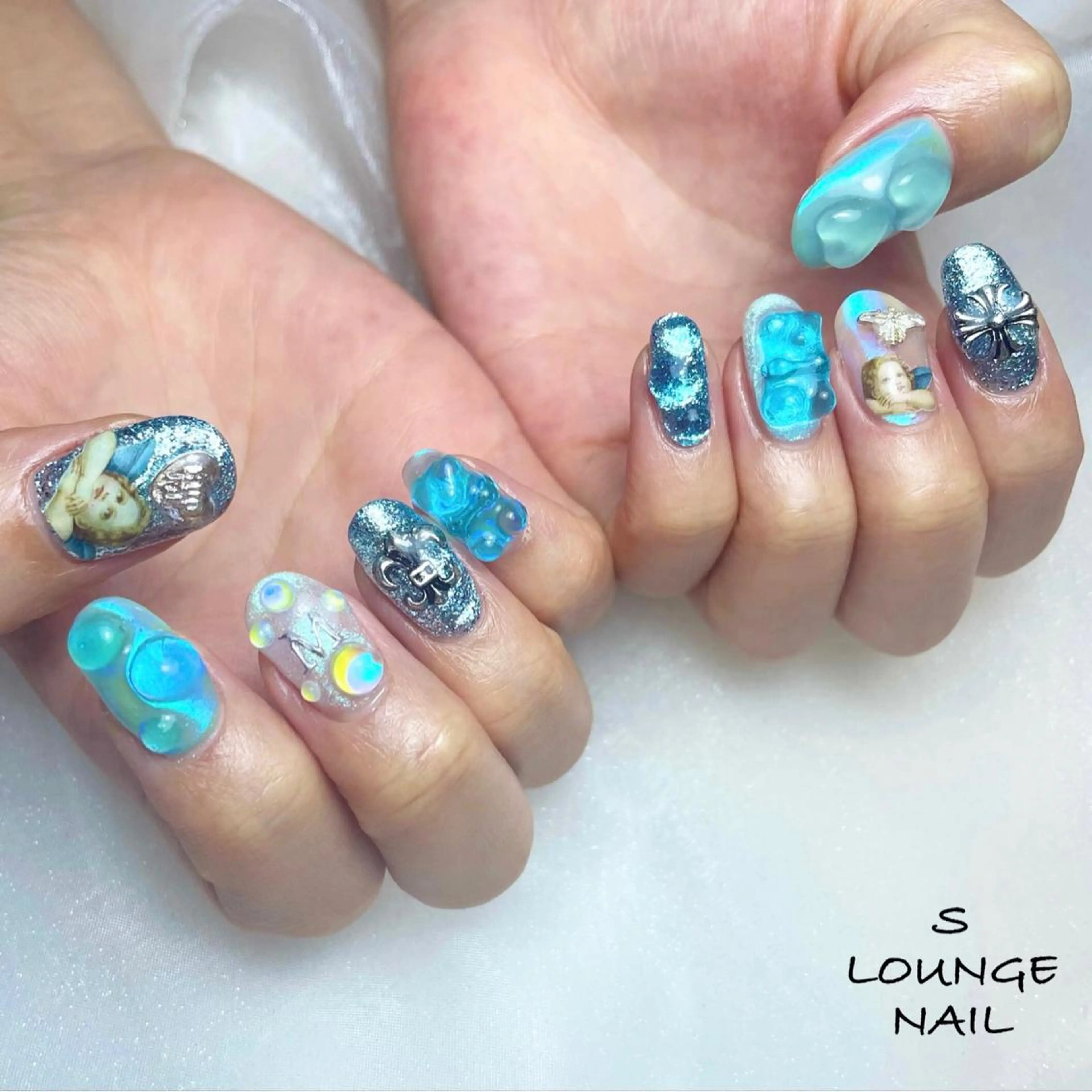 ミディアム ネイル ハンドネイル フットネイル S LOUNGE NAIL所属・パーツたくさん🍓 SUMIのネイルデザイン