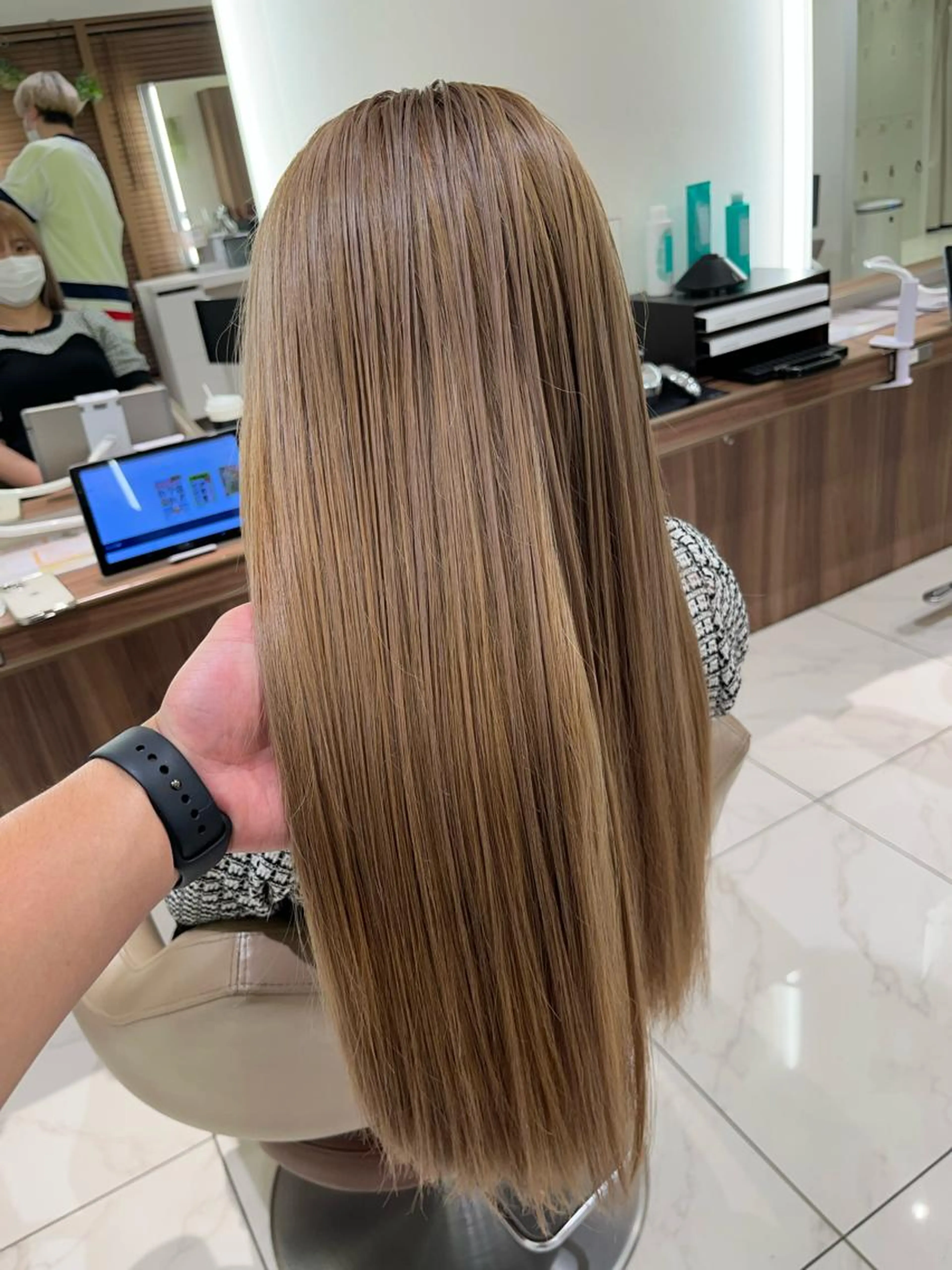 【透明感MAX✨】ケアブリーチWカラー＋髪質改善トリートメントの写真