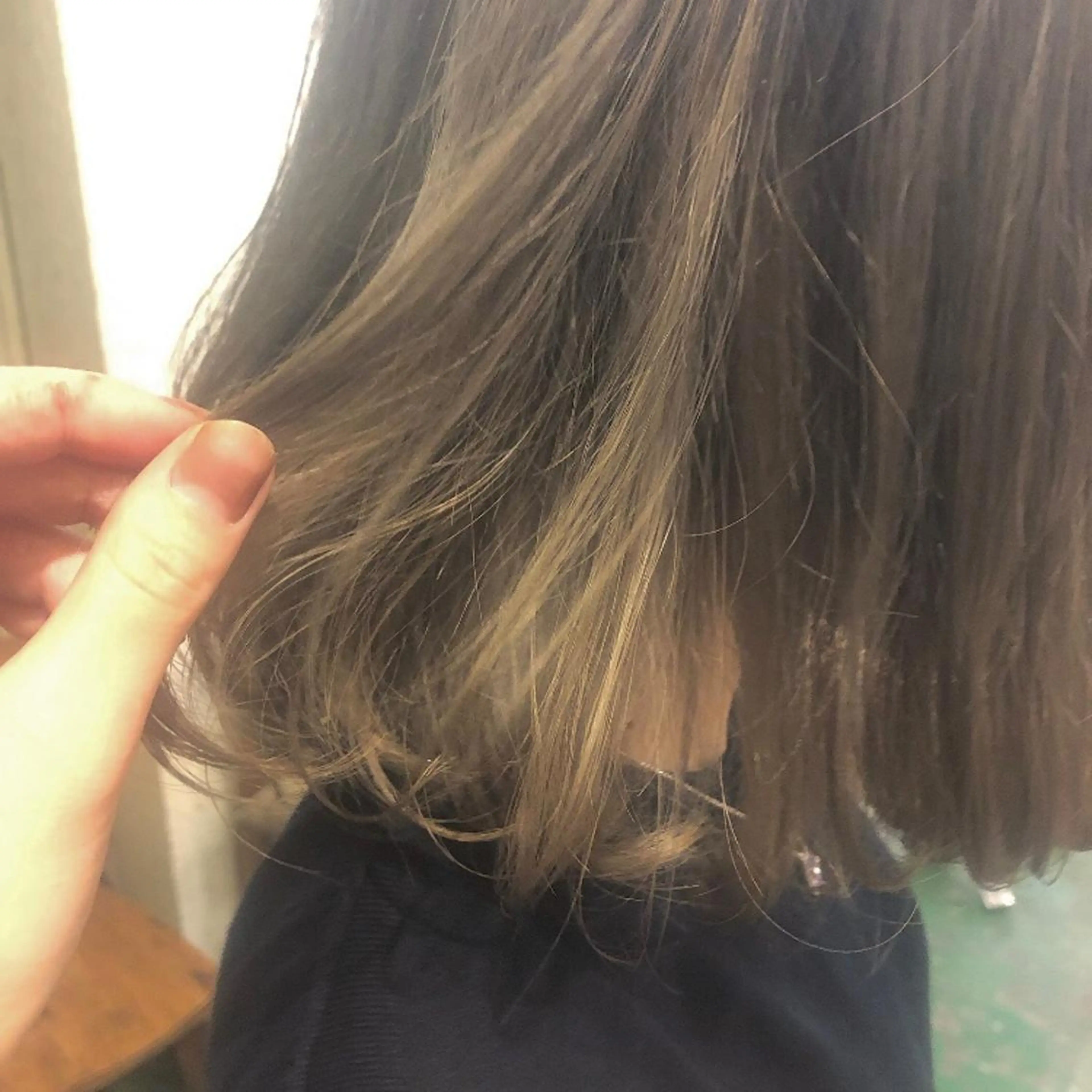 ミディアム レイヤー/ハイトーン 🧸SENAのヘアスタイル