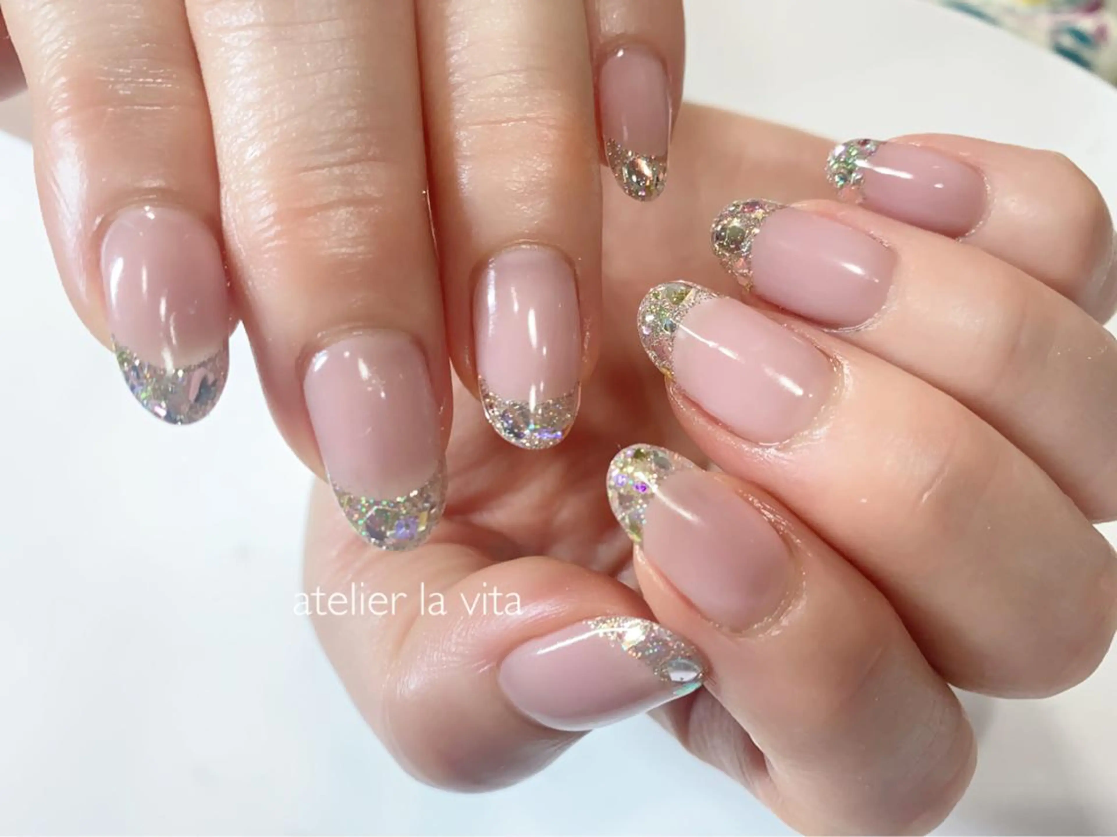 ネイル オーロラネイル フレンチネイル ジェルネイル ハンドネイル atelier la vita所属・lavita. mimuraのネイルデザイン