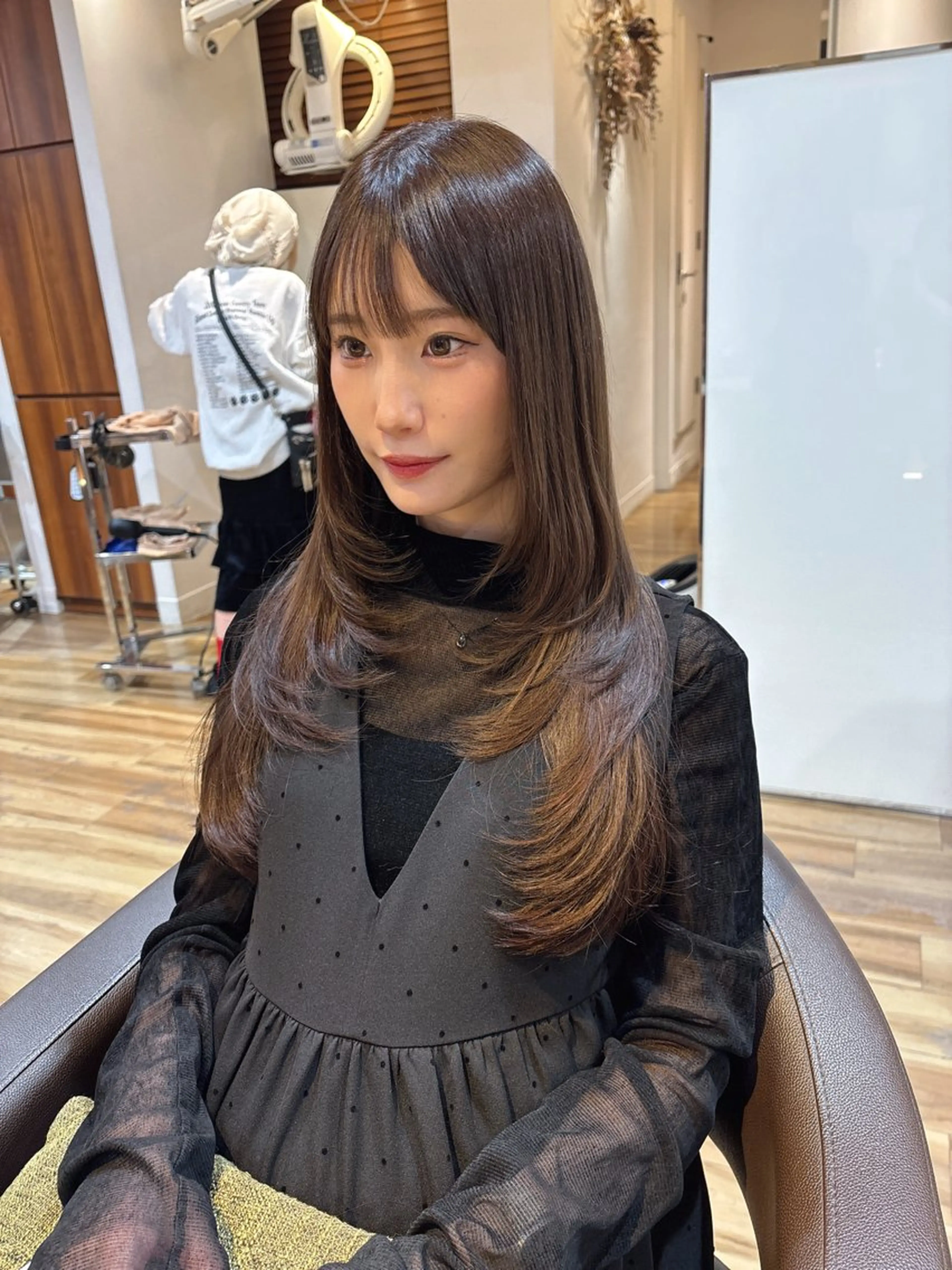 ロング カラー ロングレイヤー ベージュカラー オリーブベージュ レイヤーカット ロング カット ヘアカラー 縮毛矯正 レイヤーカット /透明感/千葉怜寿のヘアスタイル