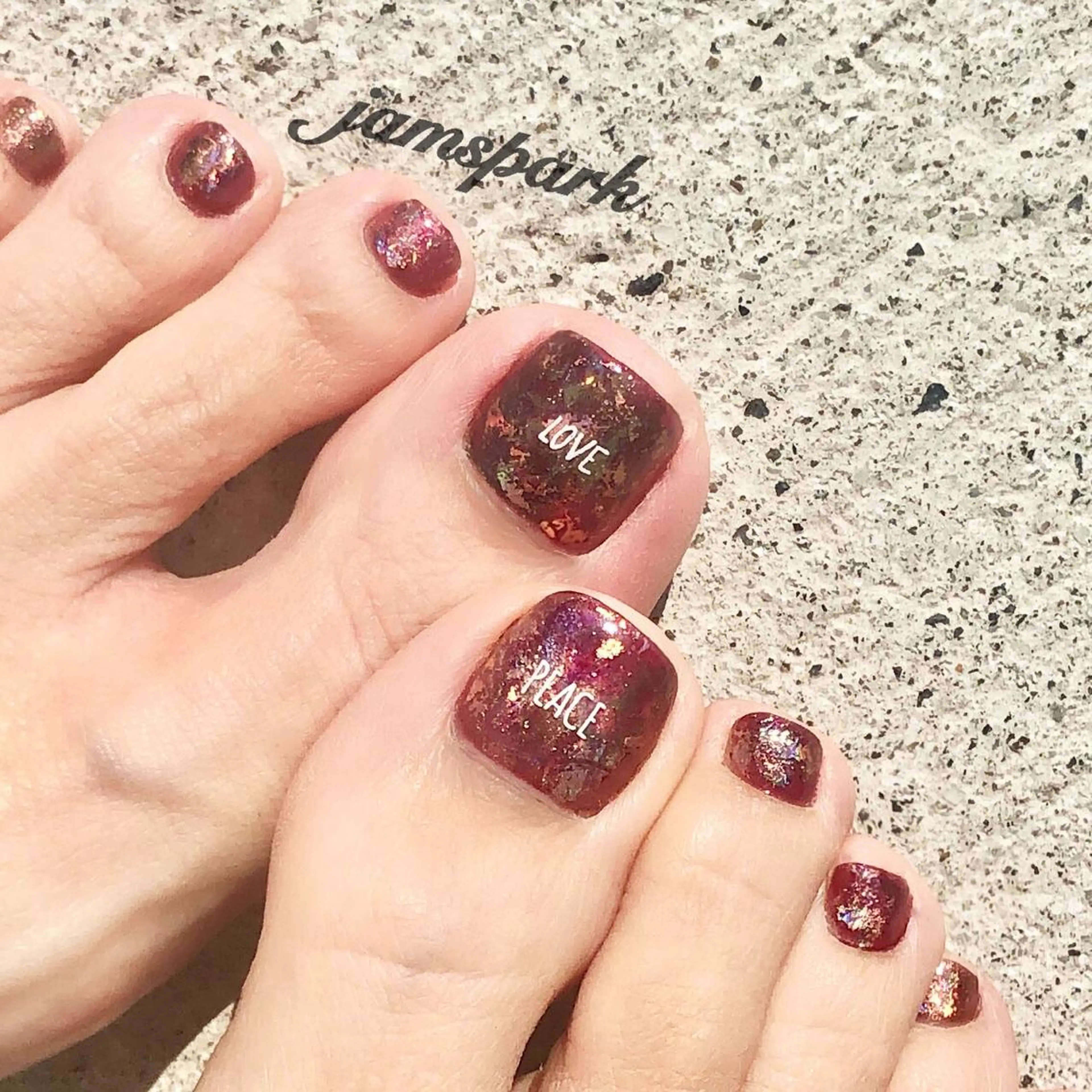 ネイル アートネイル フットネイル ニュアンスネイル 赤色 フットネイル jamspark ✨のネイルデザイン