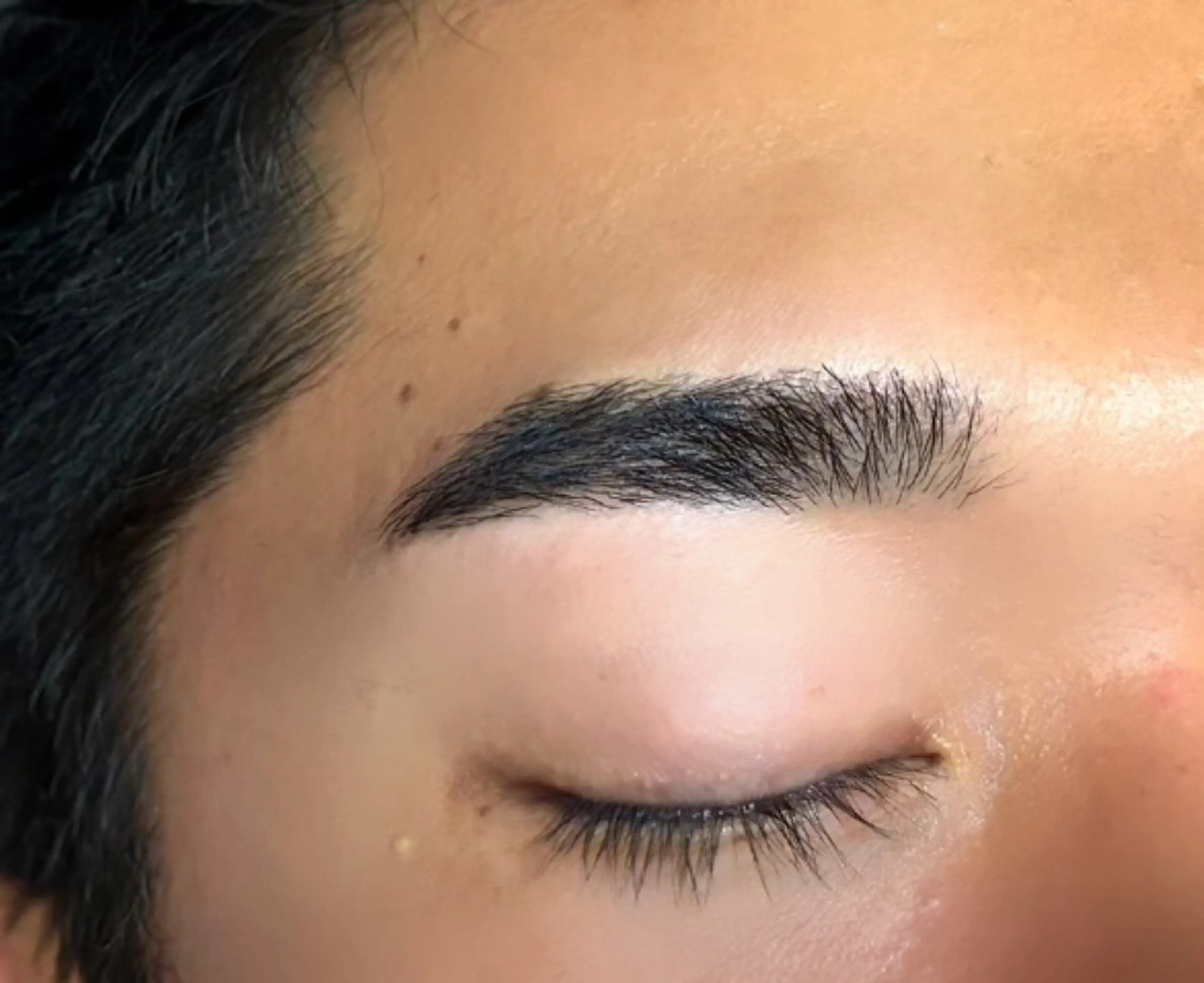 アイブロウ ワックス脱毛 眉カット 十色所属・十色 麻布十番店のマツエク・マツパデザイン