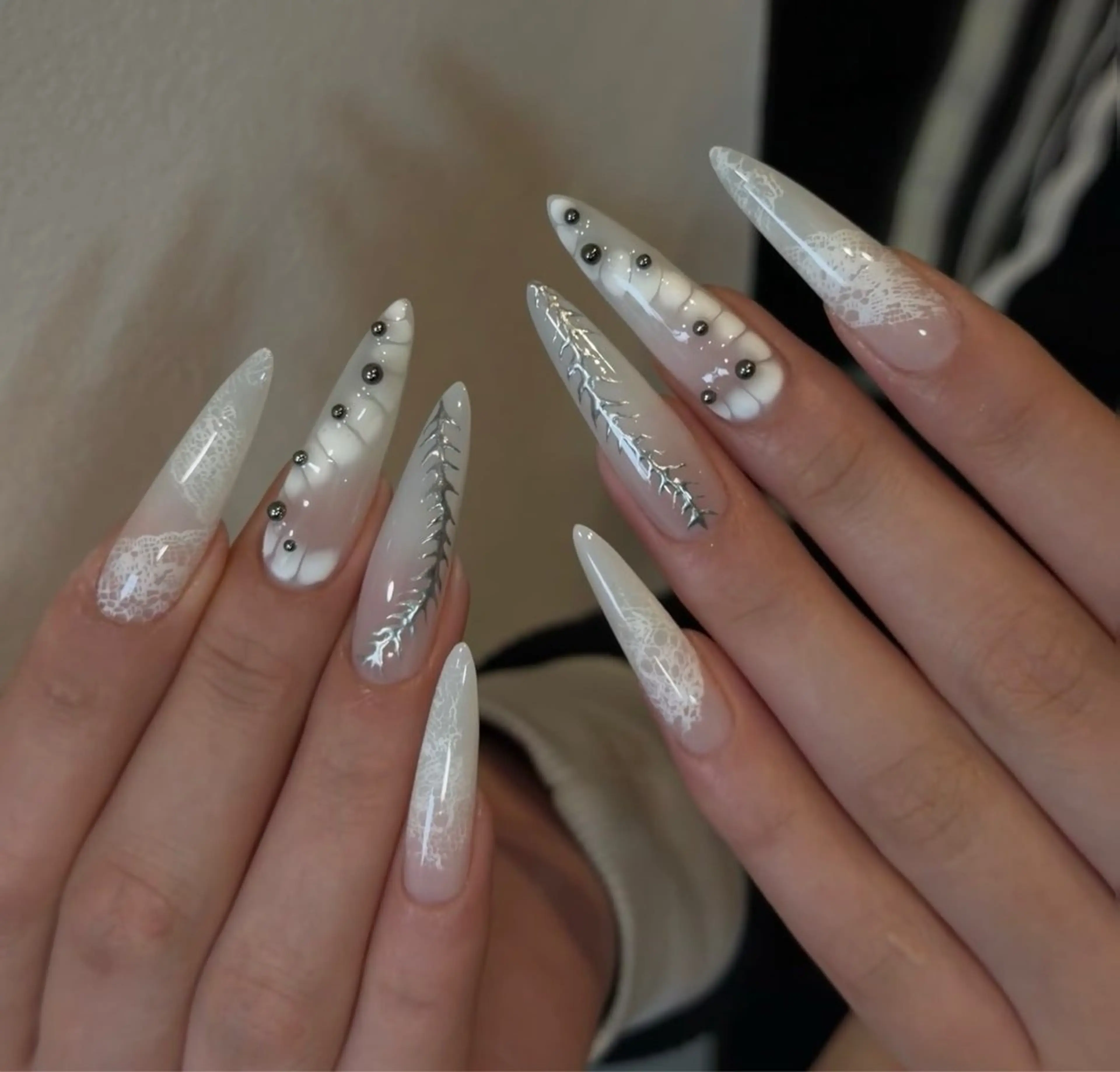 ネイル チークネイル フレンチネイル ジェルネイル ガーリー キラキラネイル ハンドネイル 高橋 雪のネイルデザイン