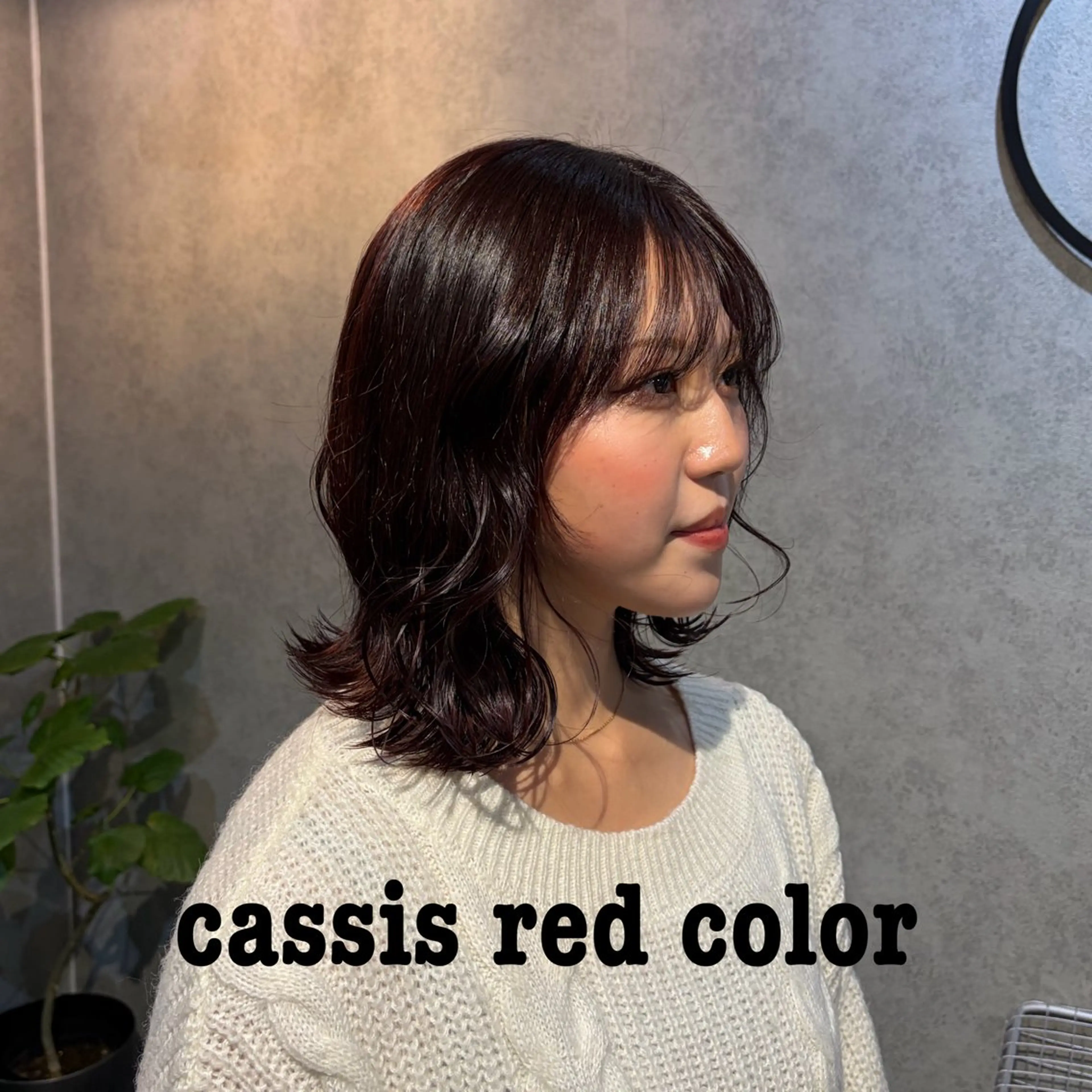 ショート カラー カシス ピンクカラー レッドカラー ボブ カット ヘアカラー トリートメント ボブ/プツッとボブ/ 暖色カラー/モエのヘアスタイル