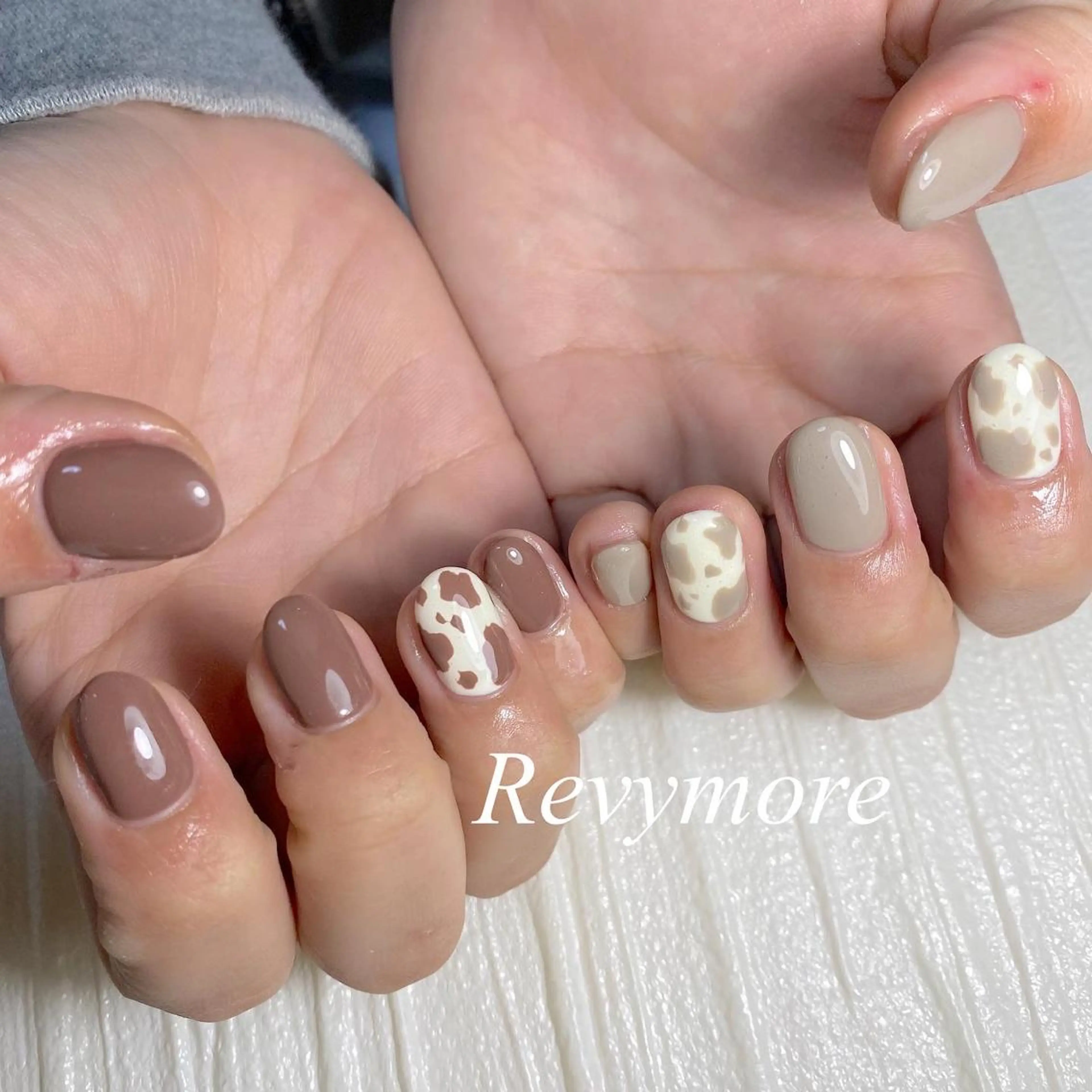 ミディアム ネイル ジェルネイル ニュアンスネイル オフィスネイル シンプルネイル nail salon Revymore所属・nail salon Revymoreのネイルデザイン