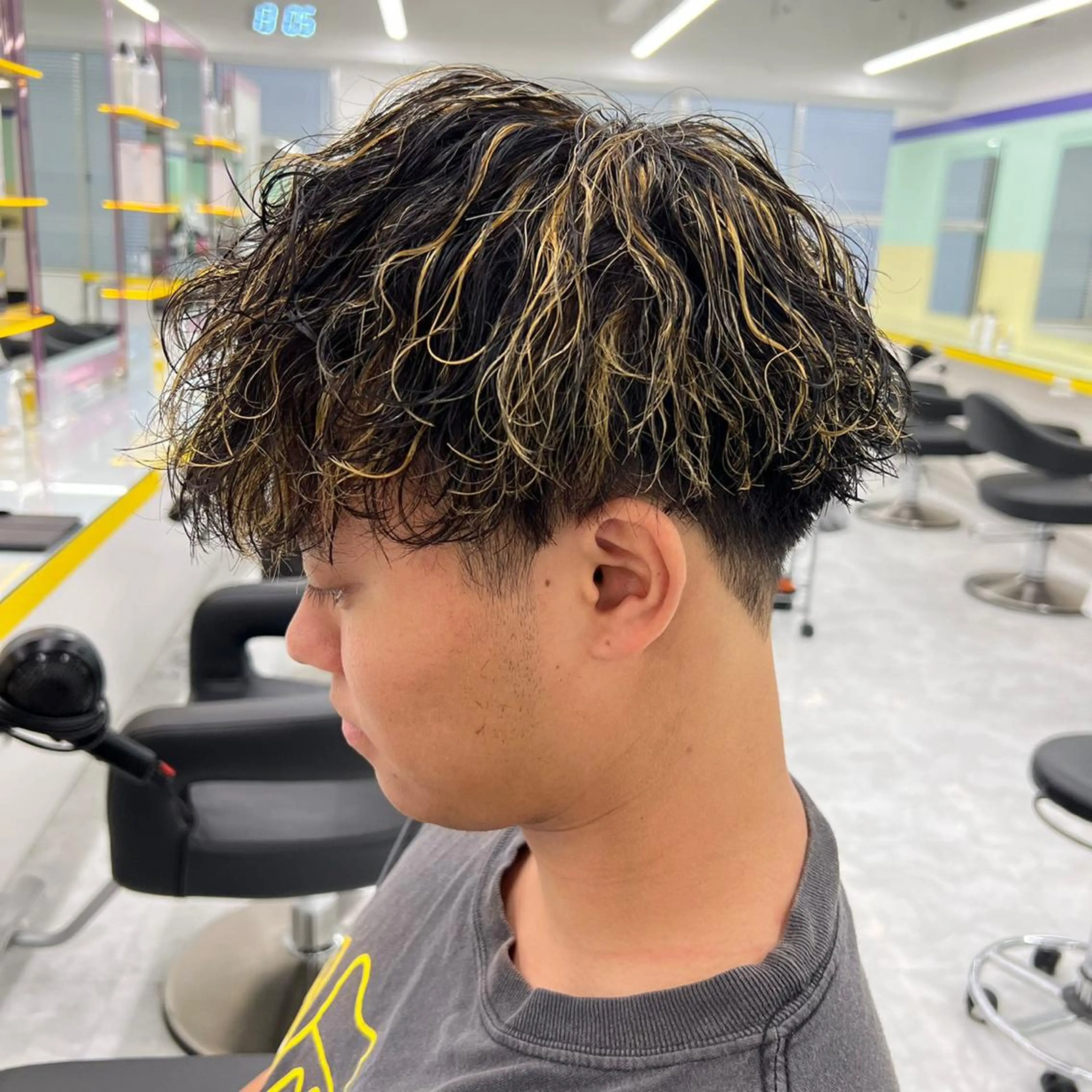 ショート カラー パーマ メンズ メンズハイライト ハイライトカラー ハイライト ヘアカラー トリートメント 韓国レイヤーカット /REIのヘアスタイル