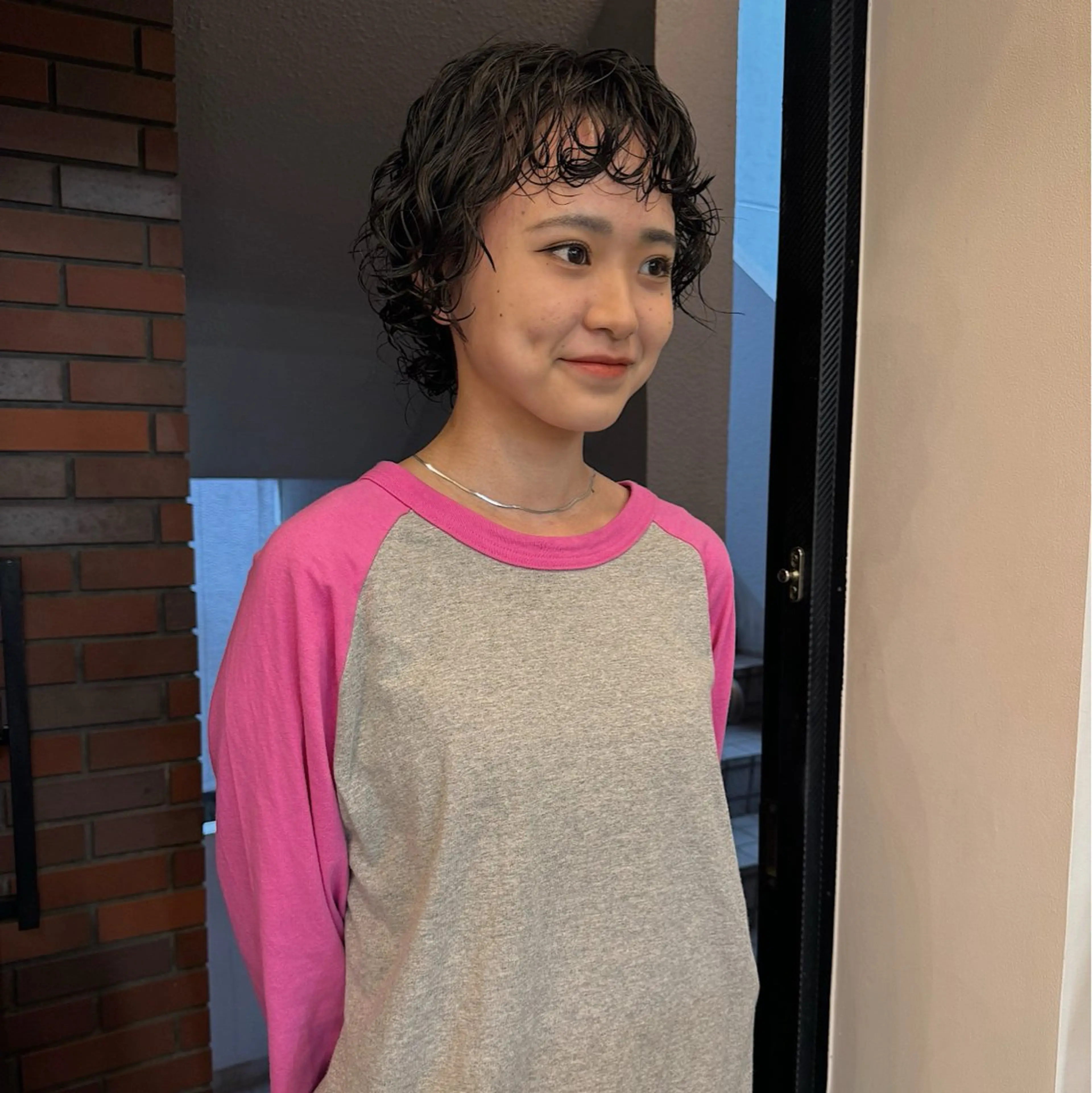 ショート パーマ ヘアアレンジ 伸ばしかけ オン眉 ショートヘア カット パーマ 🌐サトウ リョウ🌐のヘアスタイル