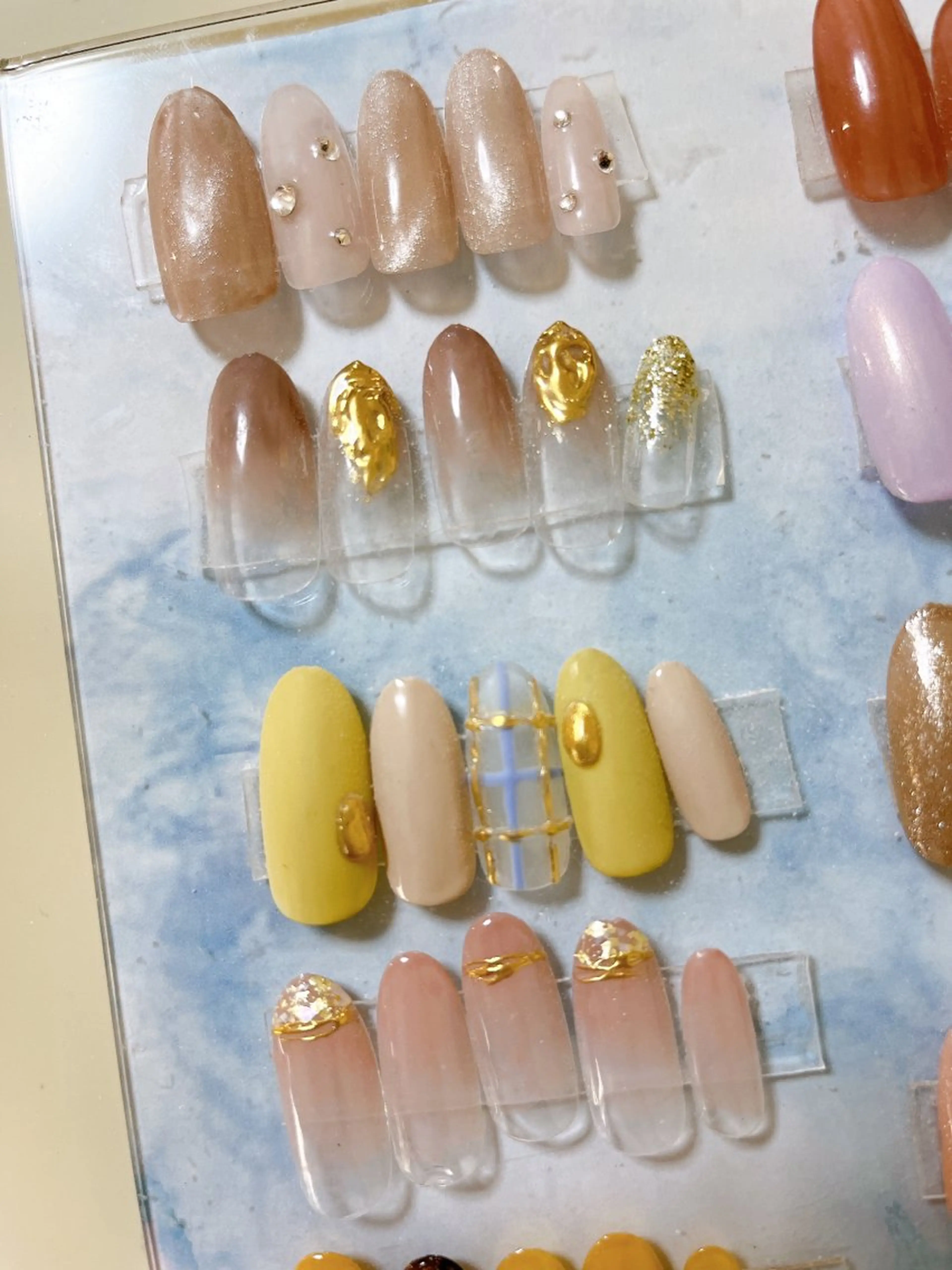 ネイル カジュアル オフィスネイル シンプルネイル ネイルチップ 秋好 悠のネイルデザイン