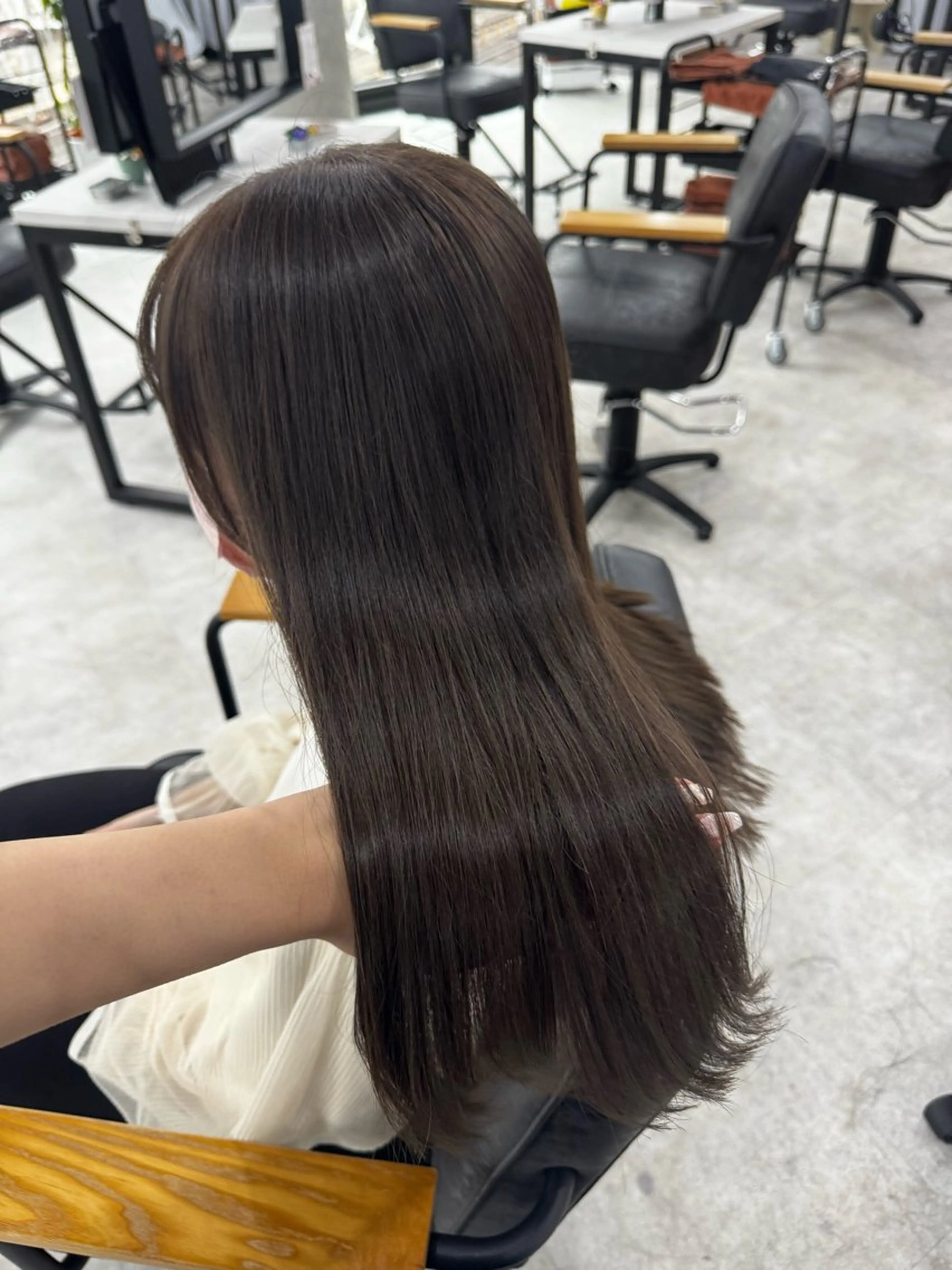 ロング カラー アッシュ アッシュブラウン ベージュカラー 黒髪 ブリーチ 赤み無し柔らかカラー 【梅田】madokaのヘアスタイル