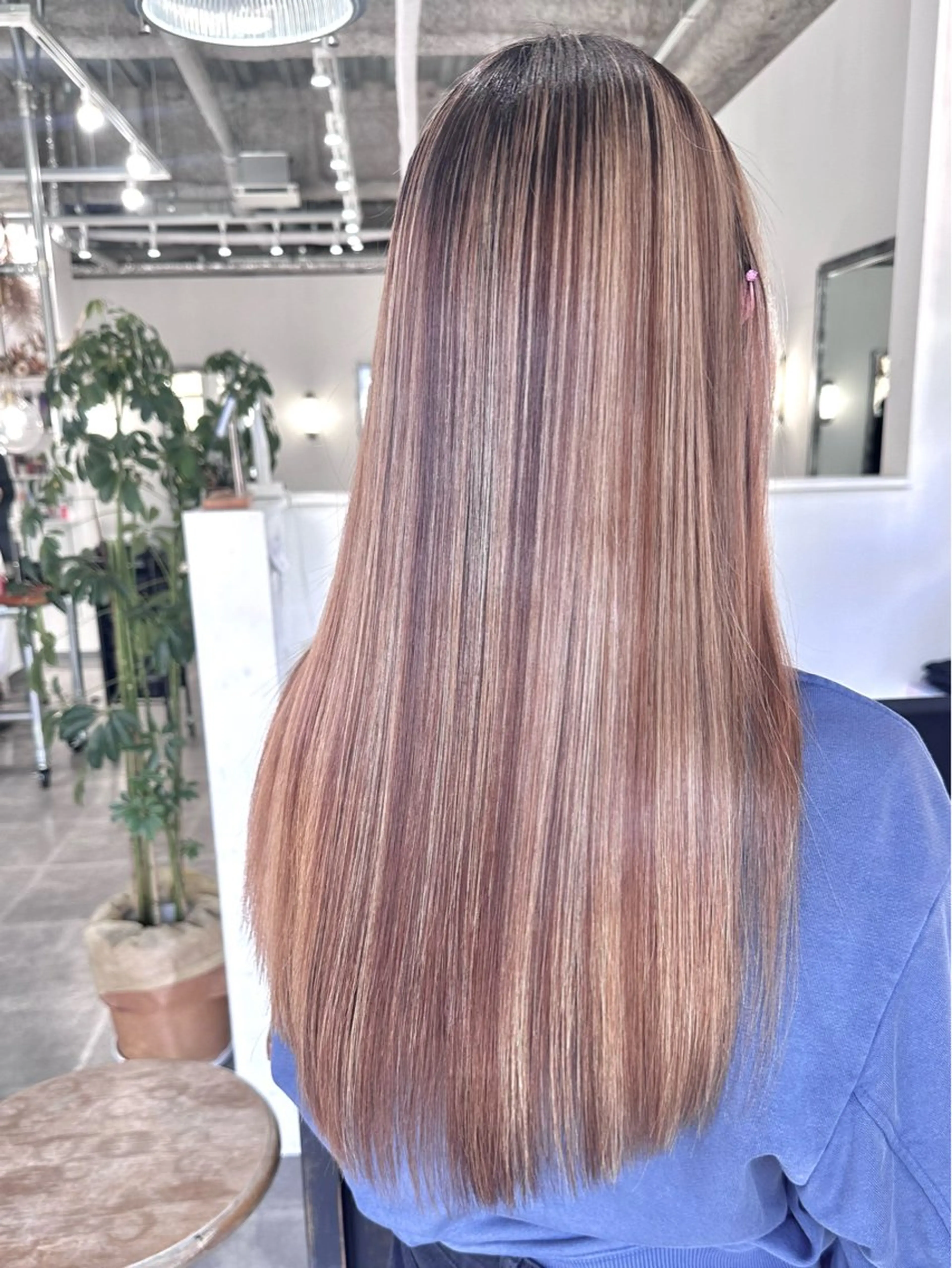 ロング カラー バレイヤージュ ベージュカラー ブリーチ ダブルカラー ハイライトカラー 篠崎 佑季のヘアスタイル