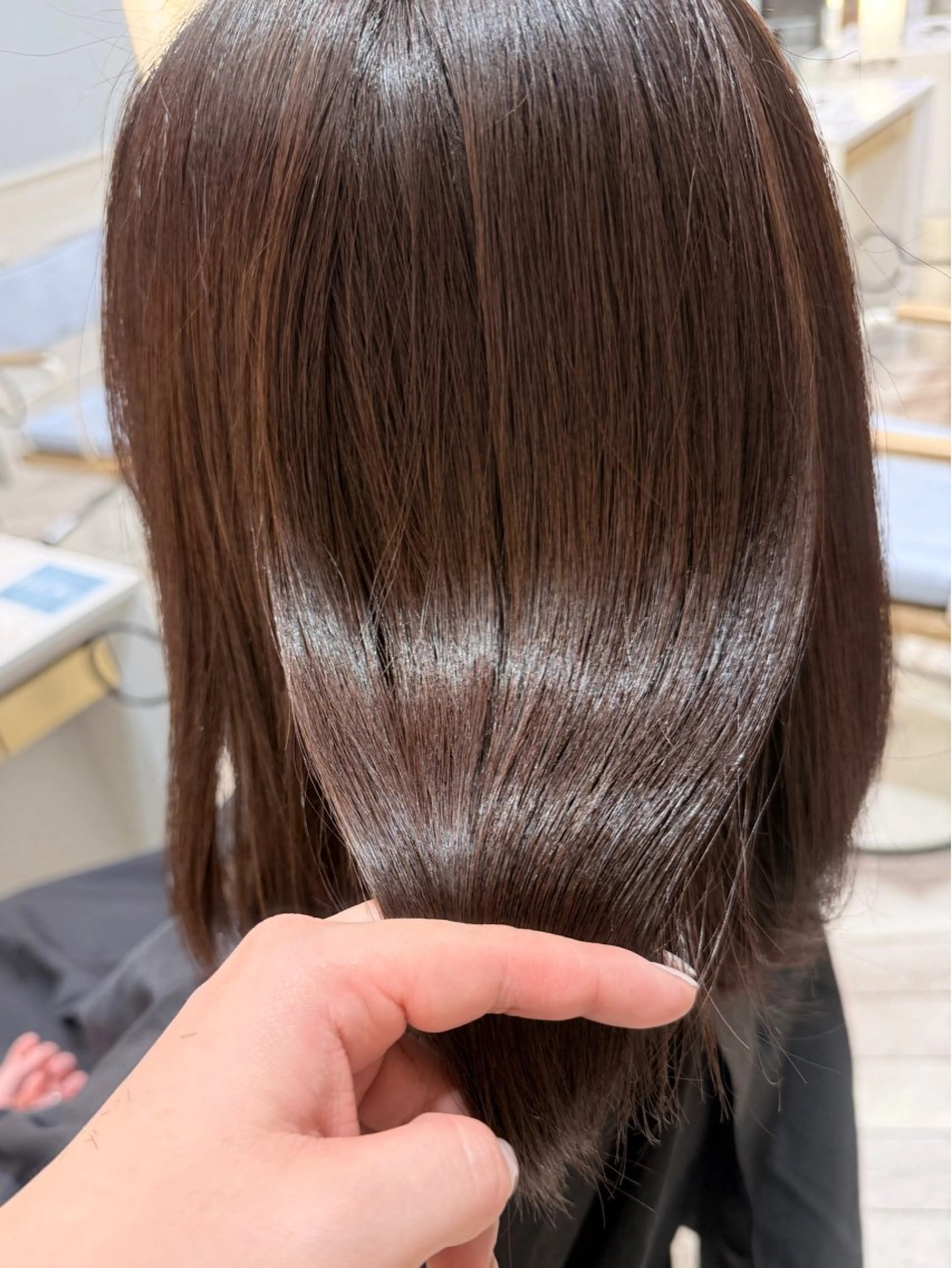 セミロング カラー 幕内 梨乃亜のヘアスタイル