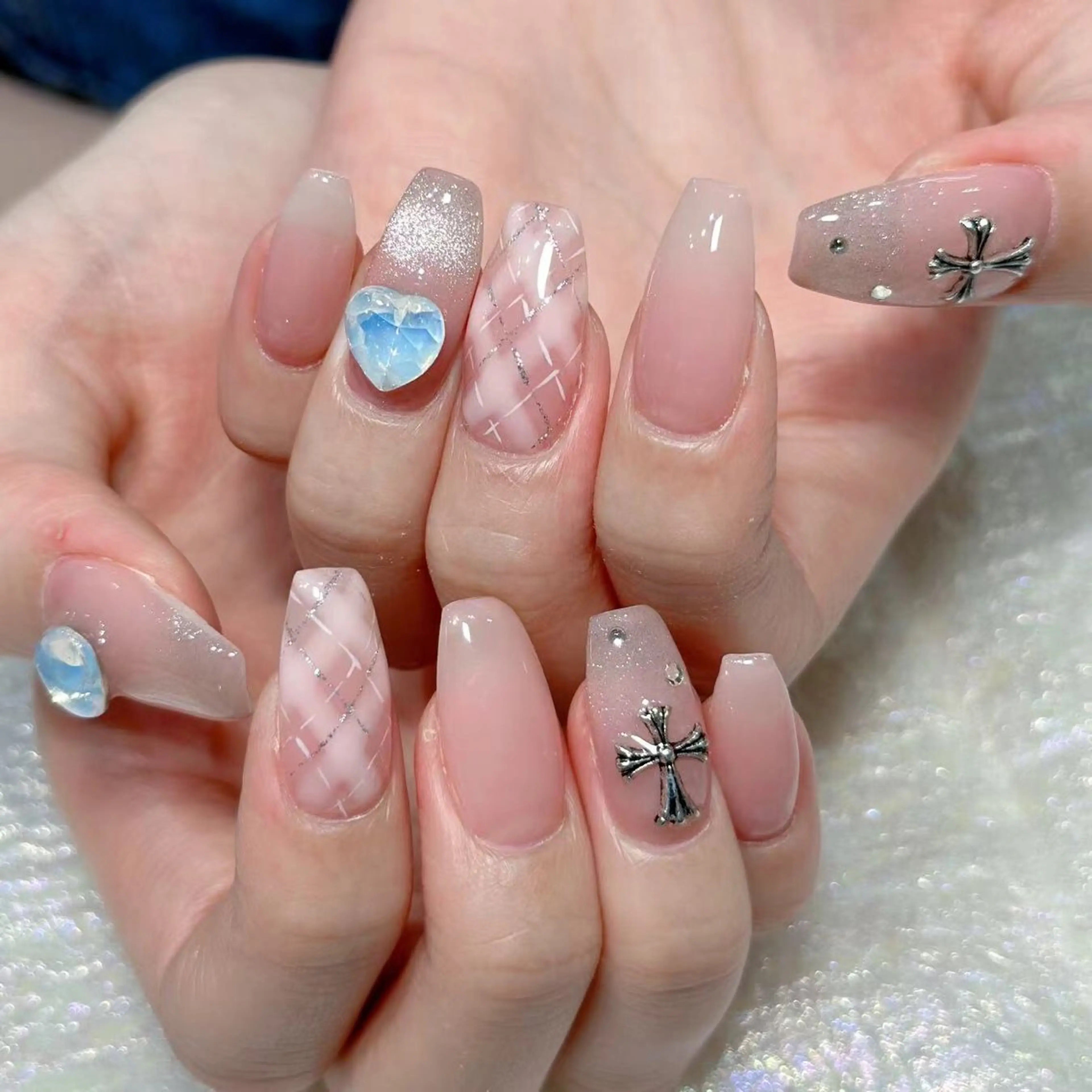 ネイル ハンドネイル Queens テイのネイルデザイン