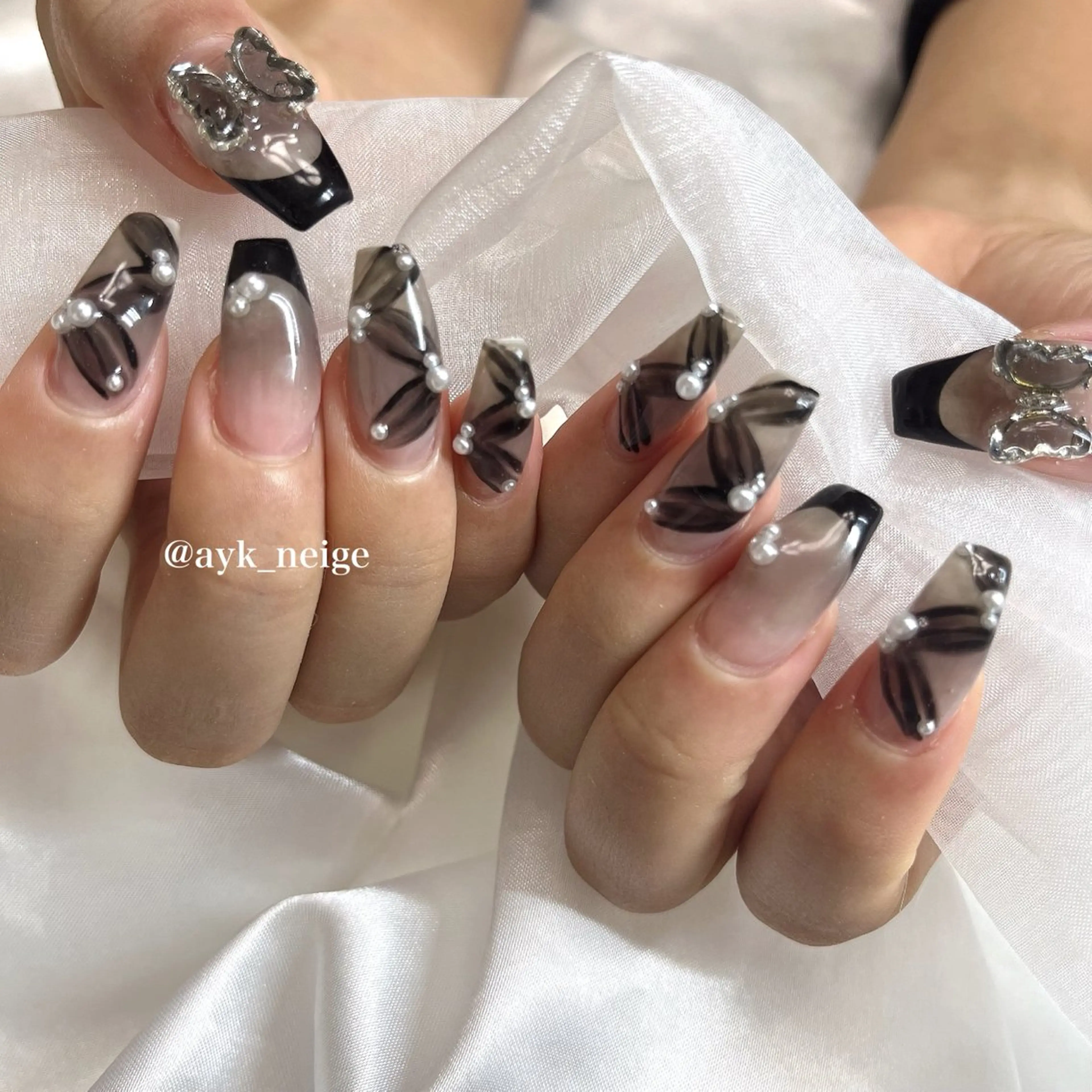 ネイル フットネイル フレンチネイル キラキラネイル 韓国ネイル マグネットネイル n'eige nail所属・大谷 綾香のネイルデザイン