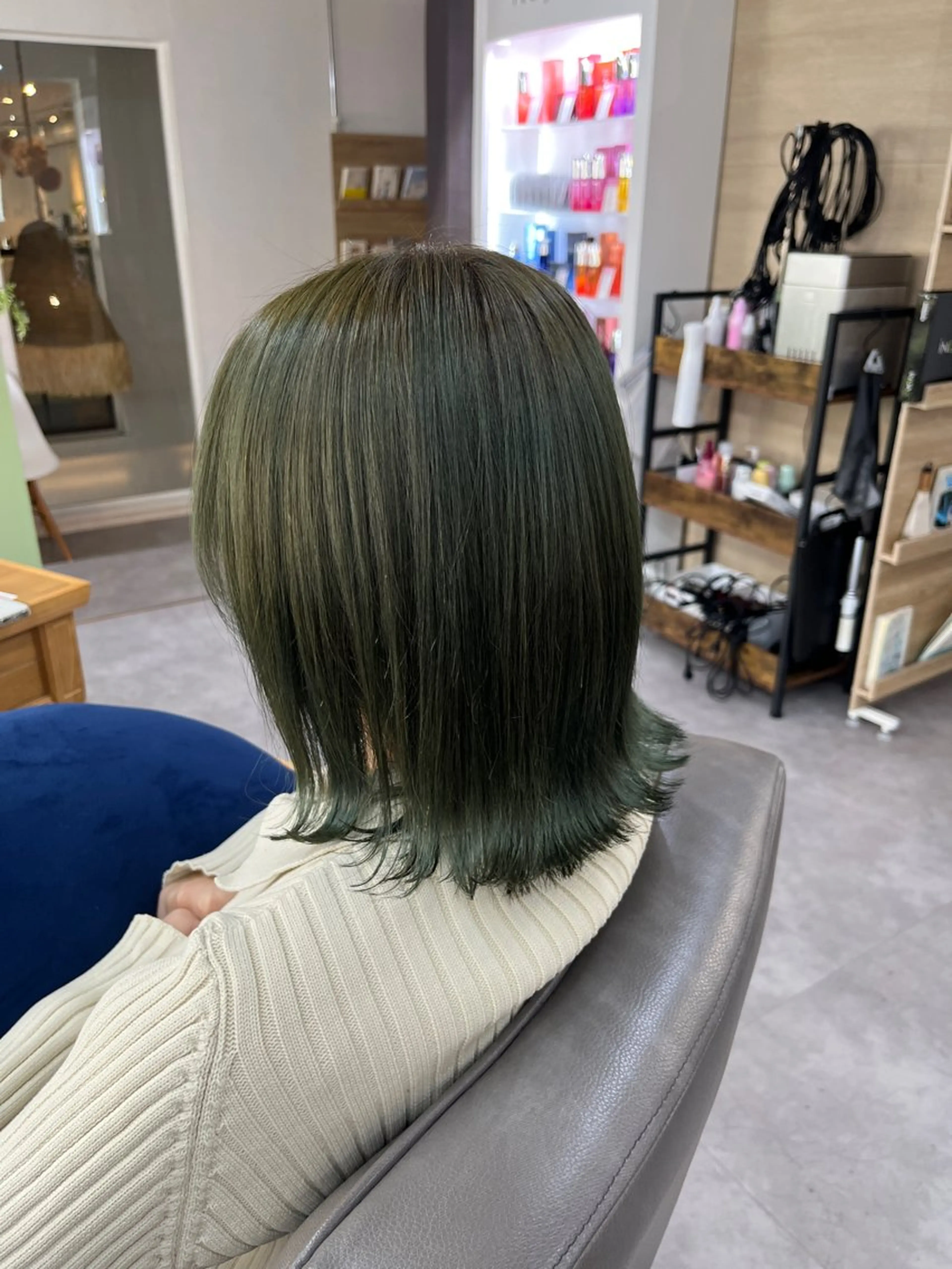 ミディアム カラー 三品 早妃のヘアスタイル