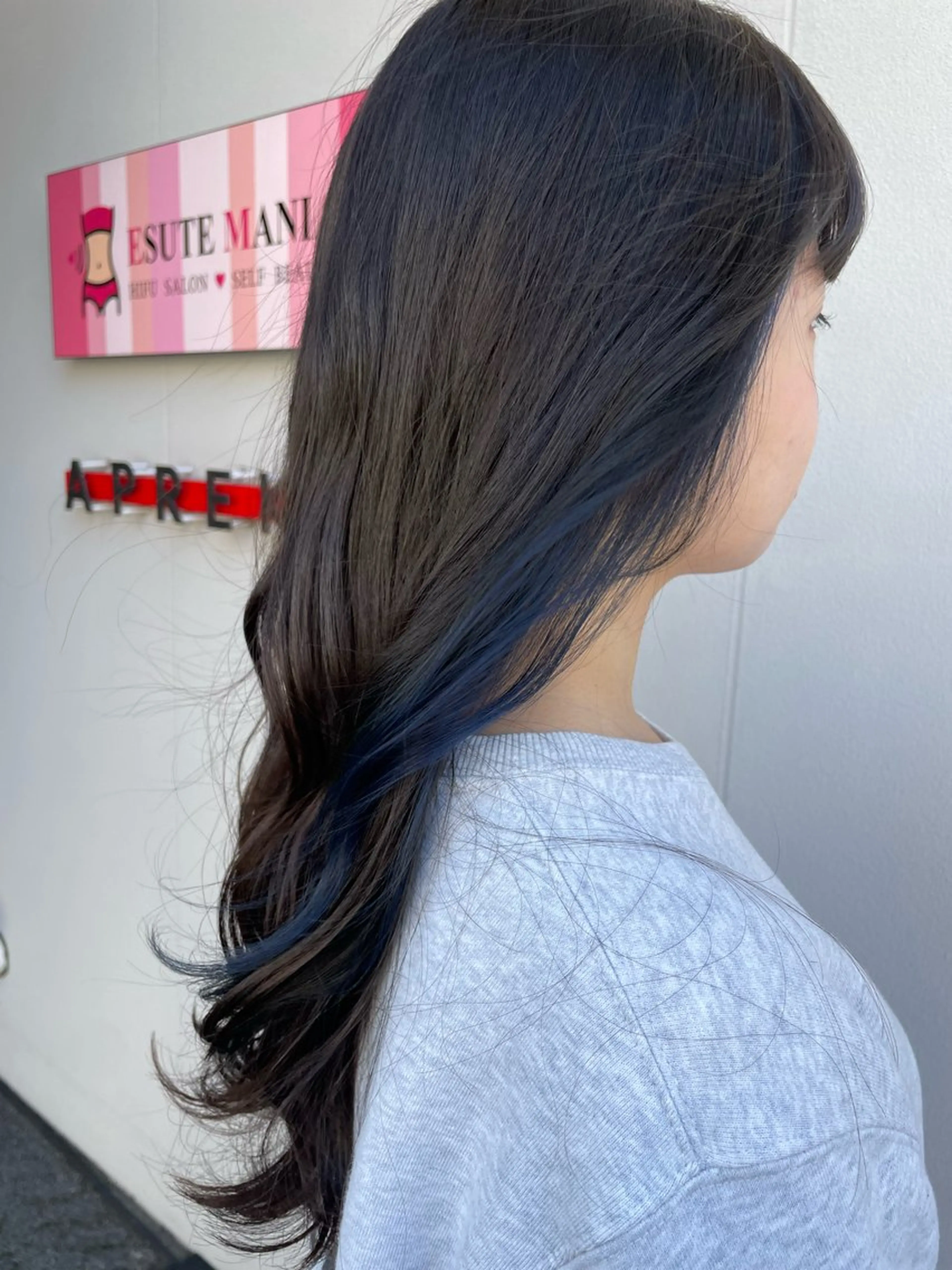 ロング カラー ブルーカラー lumier juriaのヘアスタイル