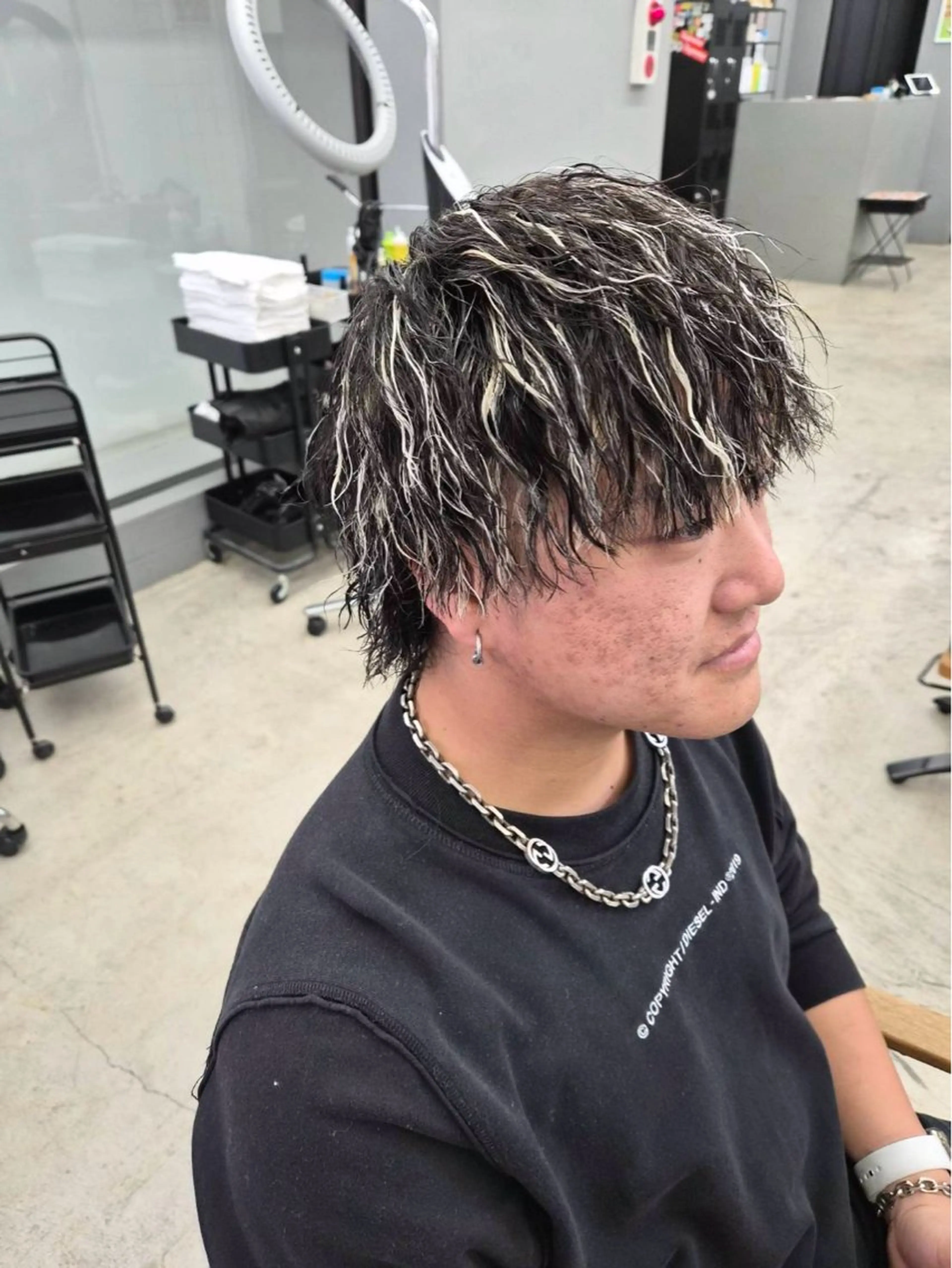 ミディアム カラー パーマ カット ヘアカラー メンズ専門サロン wokeのヘアスタイル