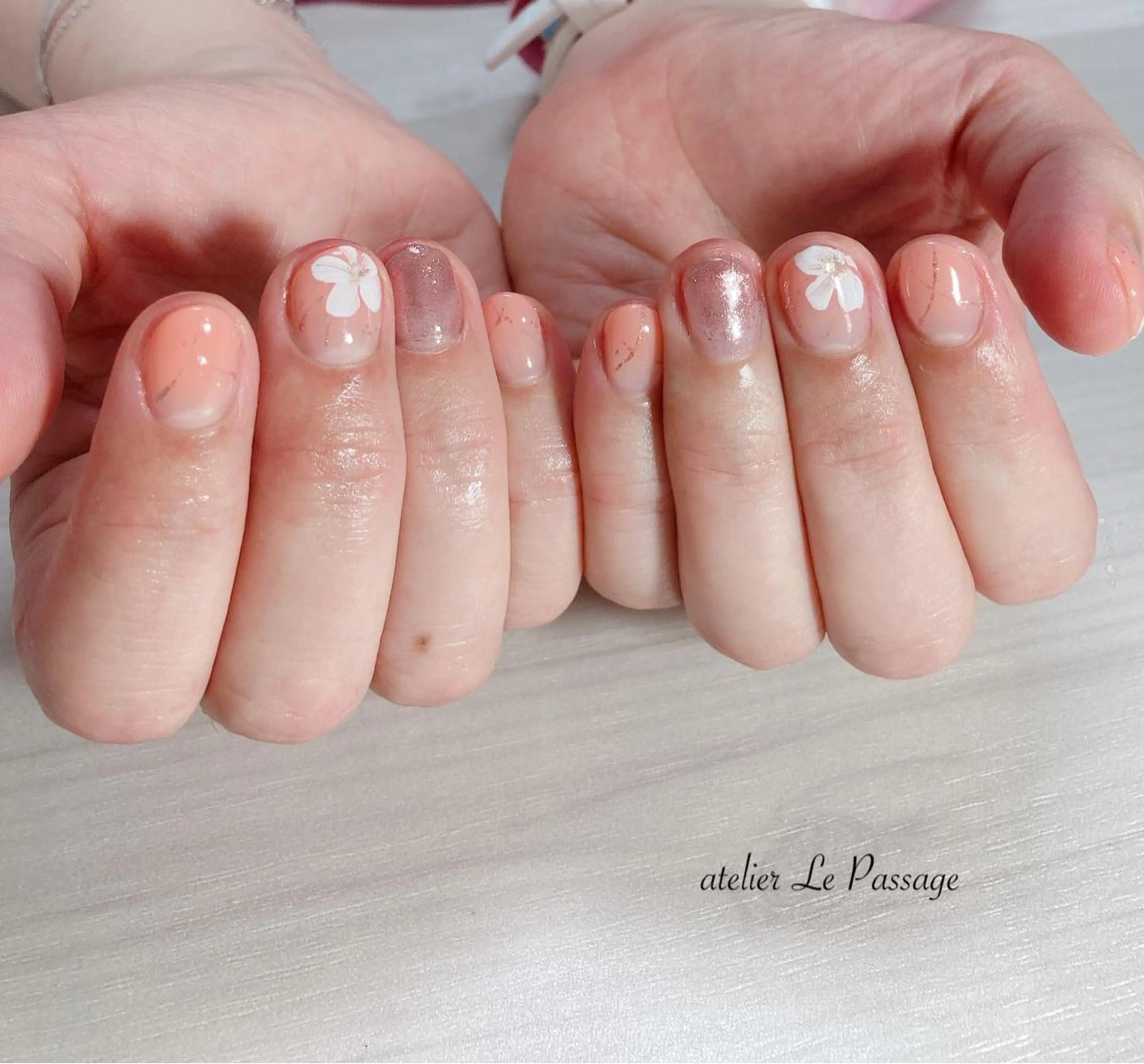 ネイル フラワーネイル ジェルネイル ラメ(グリッター) オフィスネイル パラジェル ハンドネイル Atelier Le Passage所属・h nakatsukaのネイルデザイン