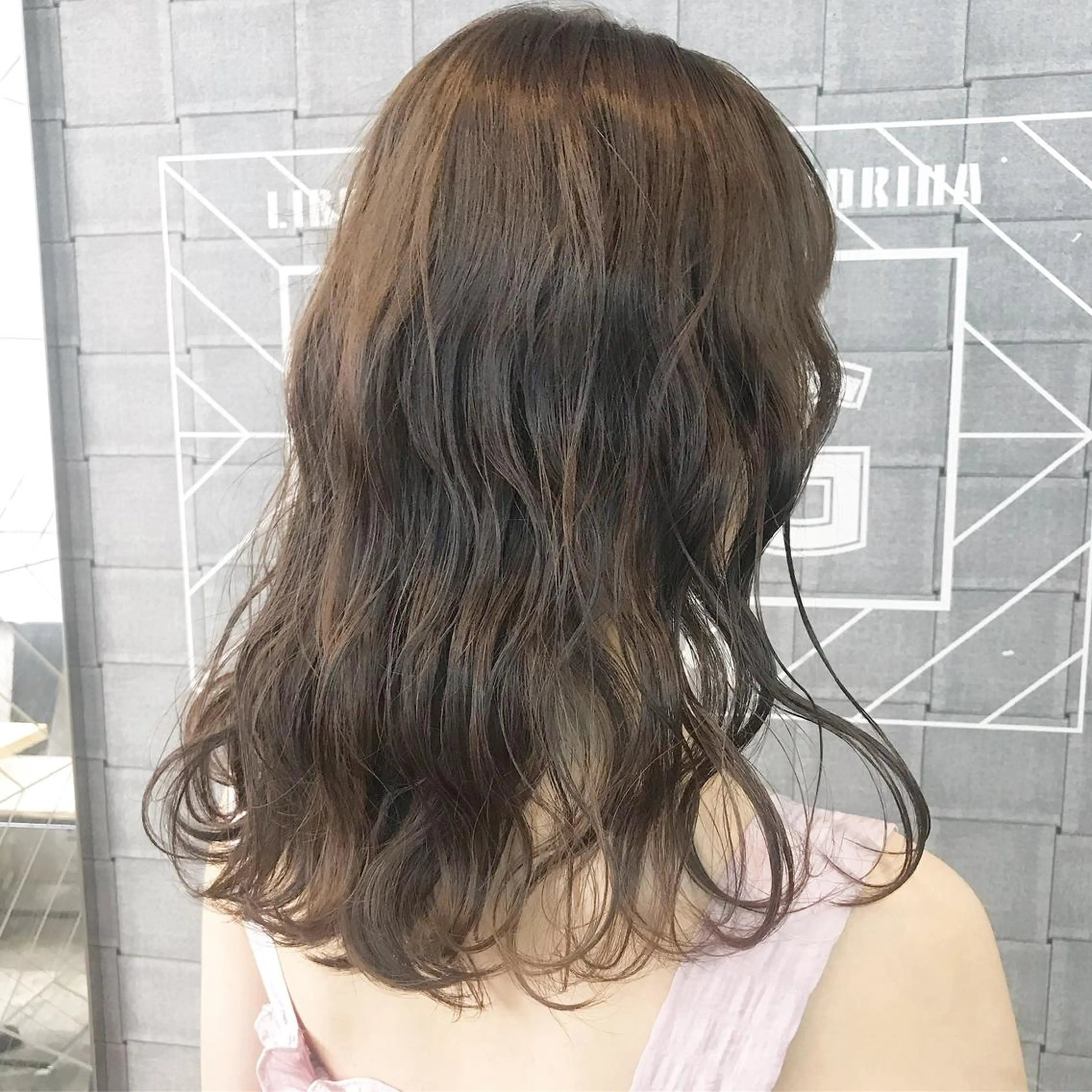 セミロング カラー DopeLIT モデル募集中のヘアスタイル