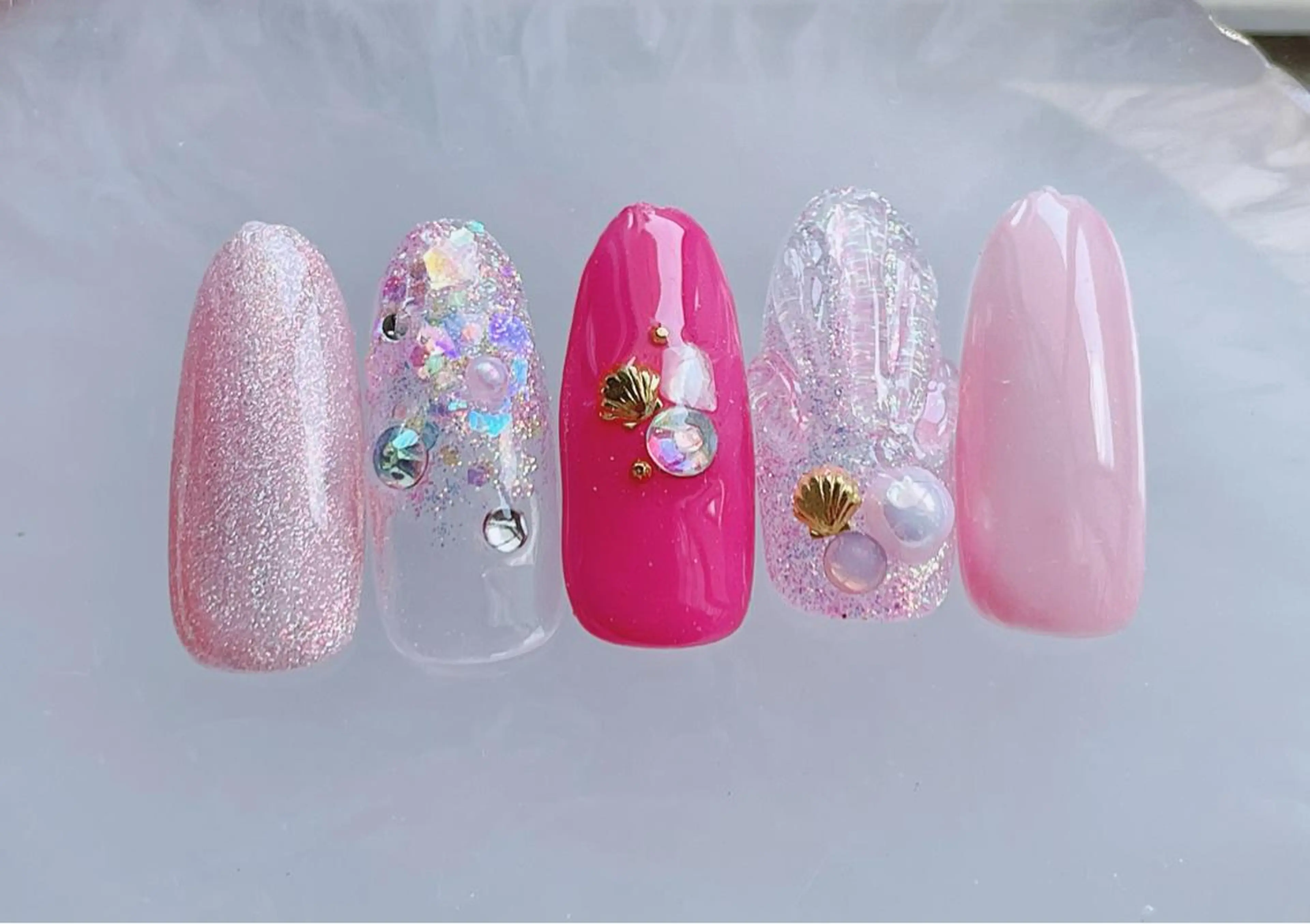 ネイル ジェルネイル キラキラネイル マグネットネイル パラジェル ピンク ハンドネイル Satomi  のネイルデザイン