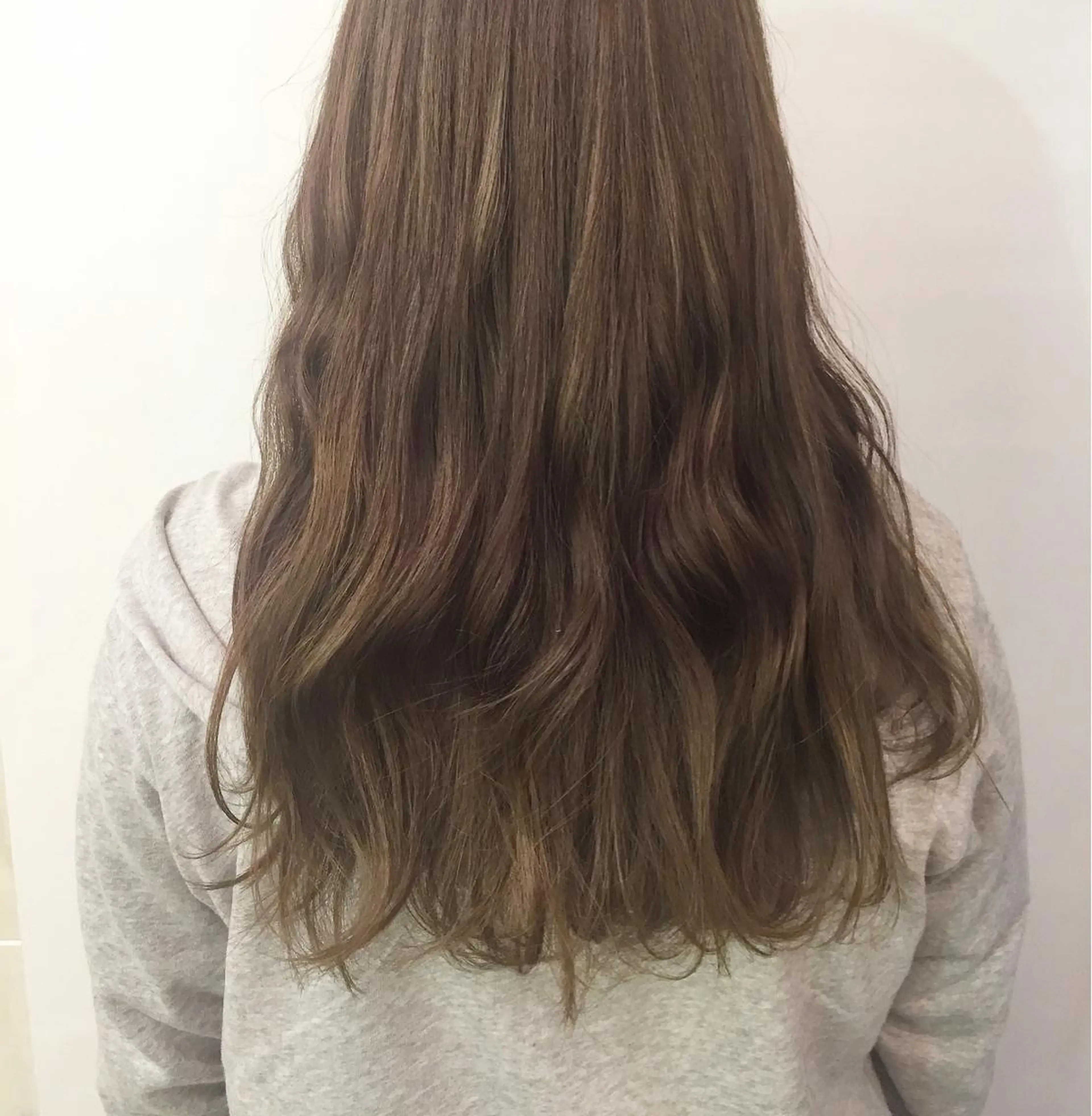 ロング カラー アッシュ グラデーションカラー 齋藤 咲のヘアスタイル