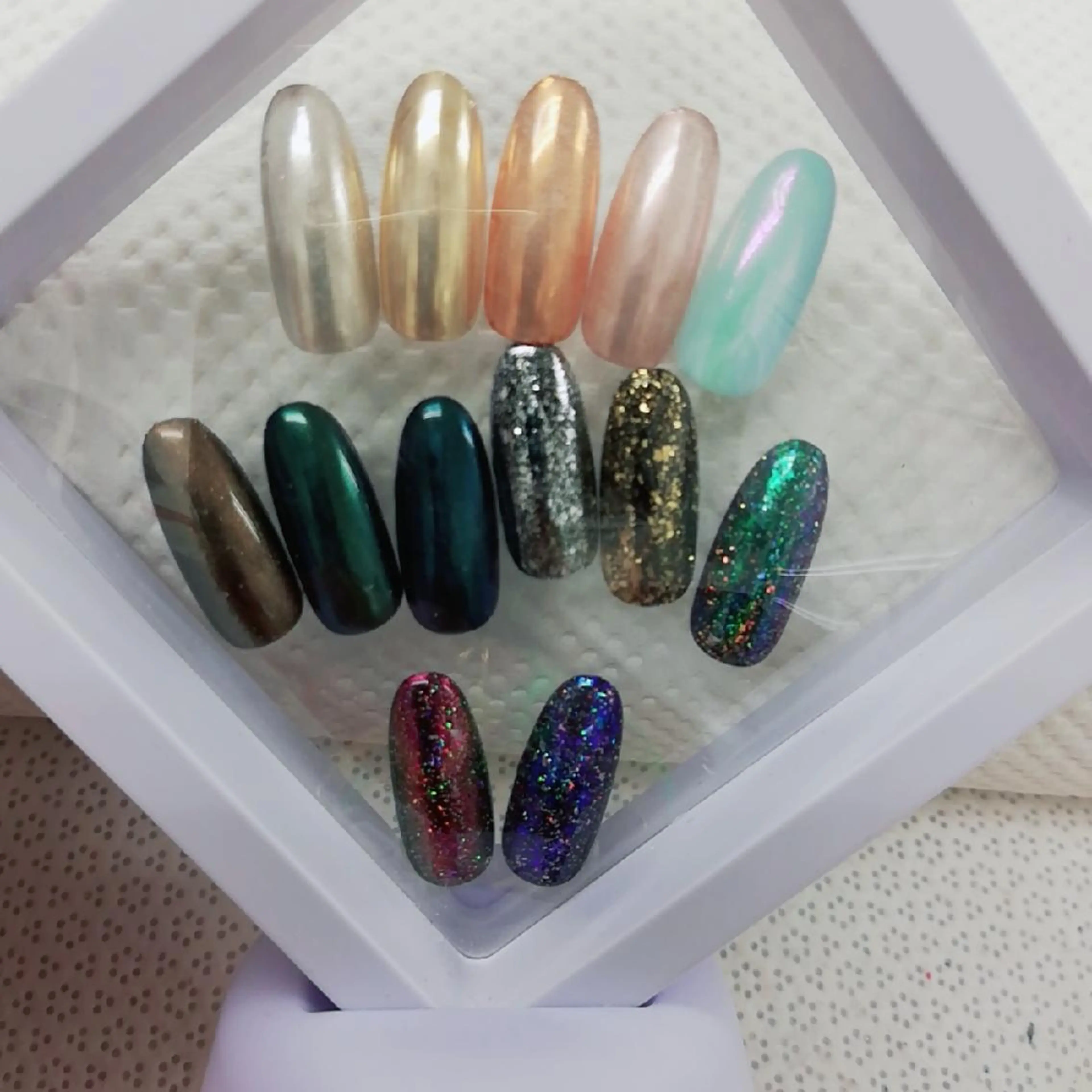 ハンドミラーネイル(オフあり、なし/ベースカラーなし)の写真