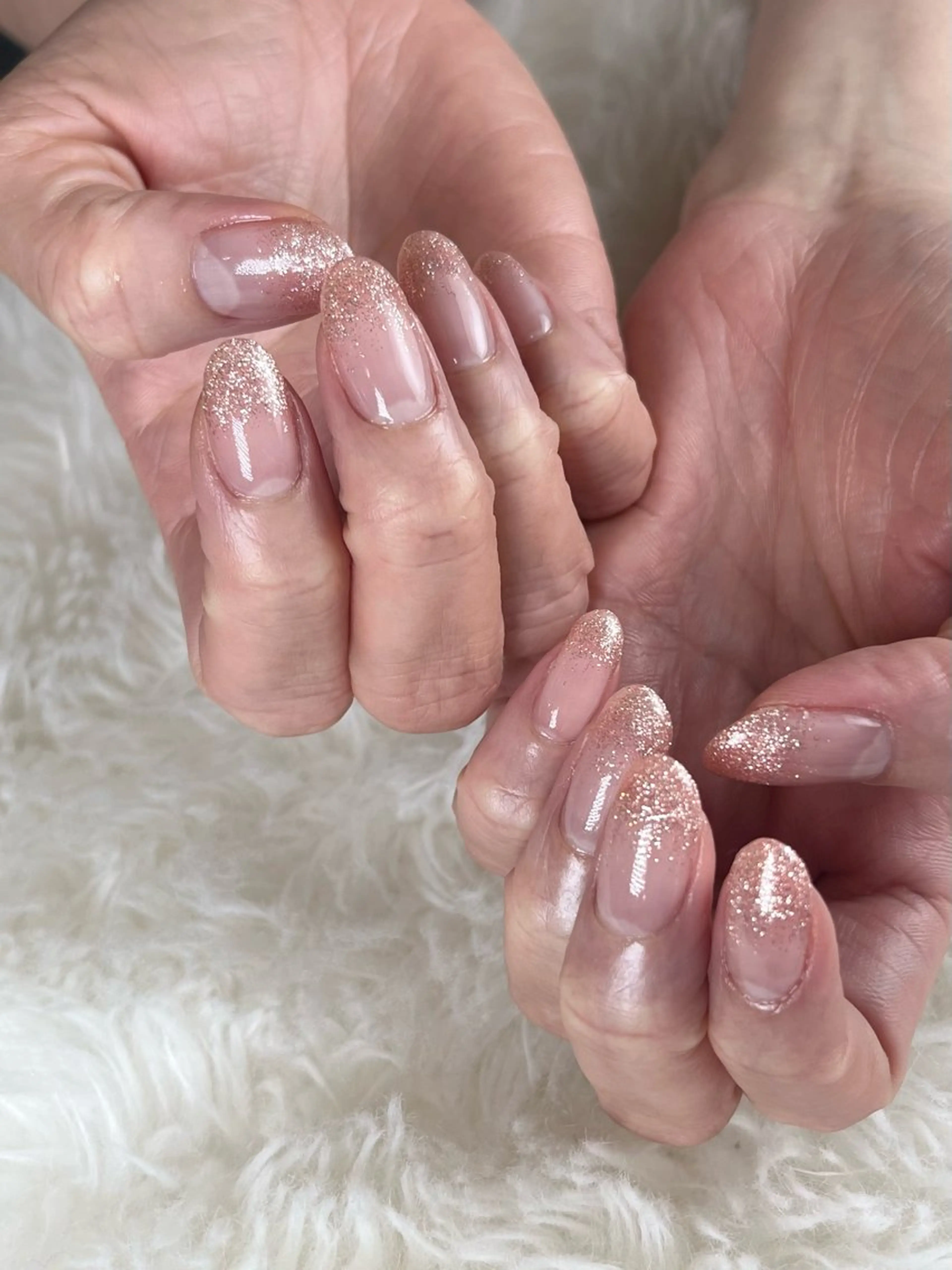 ネイル フラッシュネイル ジェルネイル グラデーション ラメ(グリッター) ラメグラデーション ネイルサロンバニラ所属・清水 絢音のネイルデザイン