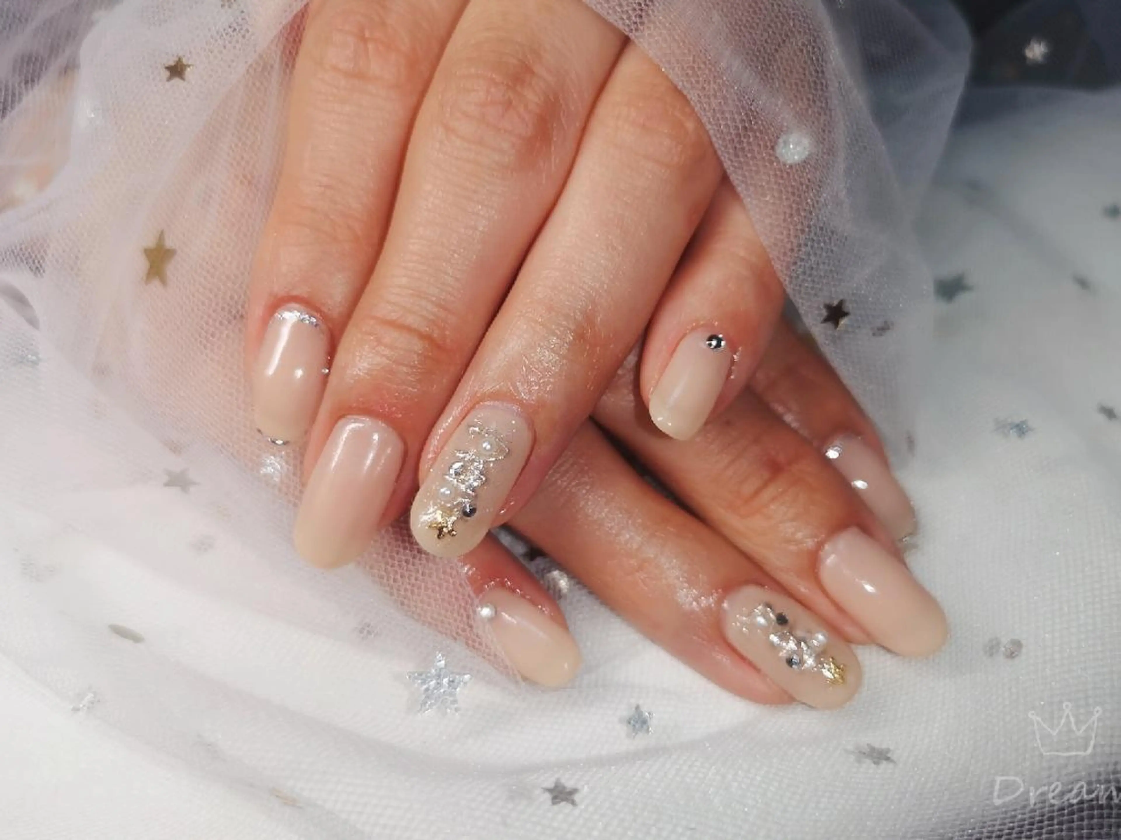 ミディアム ネイル ハンドネイル ネイリストゆか💅 長さだし、深爪矯正のネイルデザイン