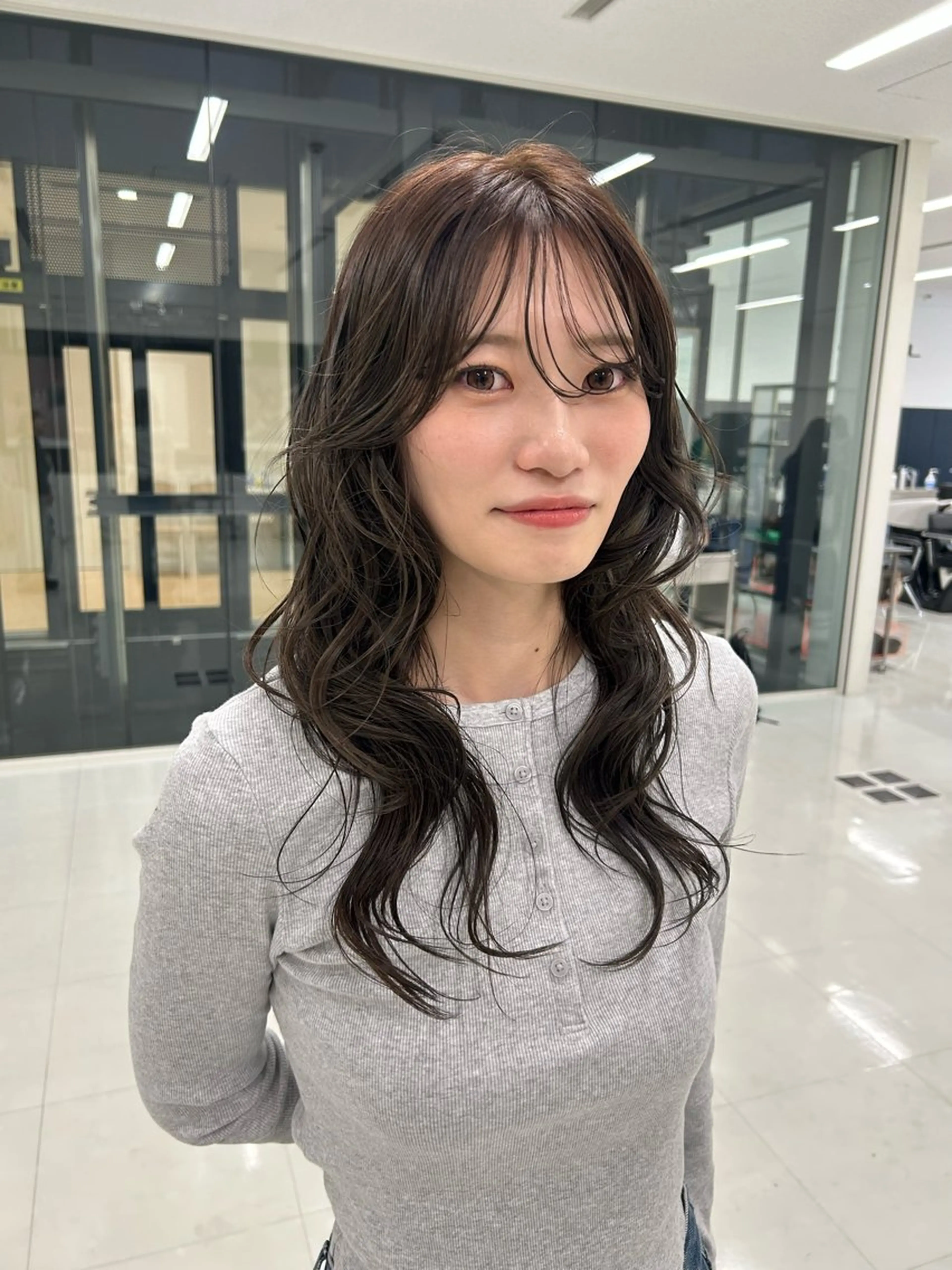 セミロング レイヤーカット ヘアカラー チナツ/透明感カラー /酸性縮毛のヘアスタイル