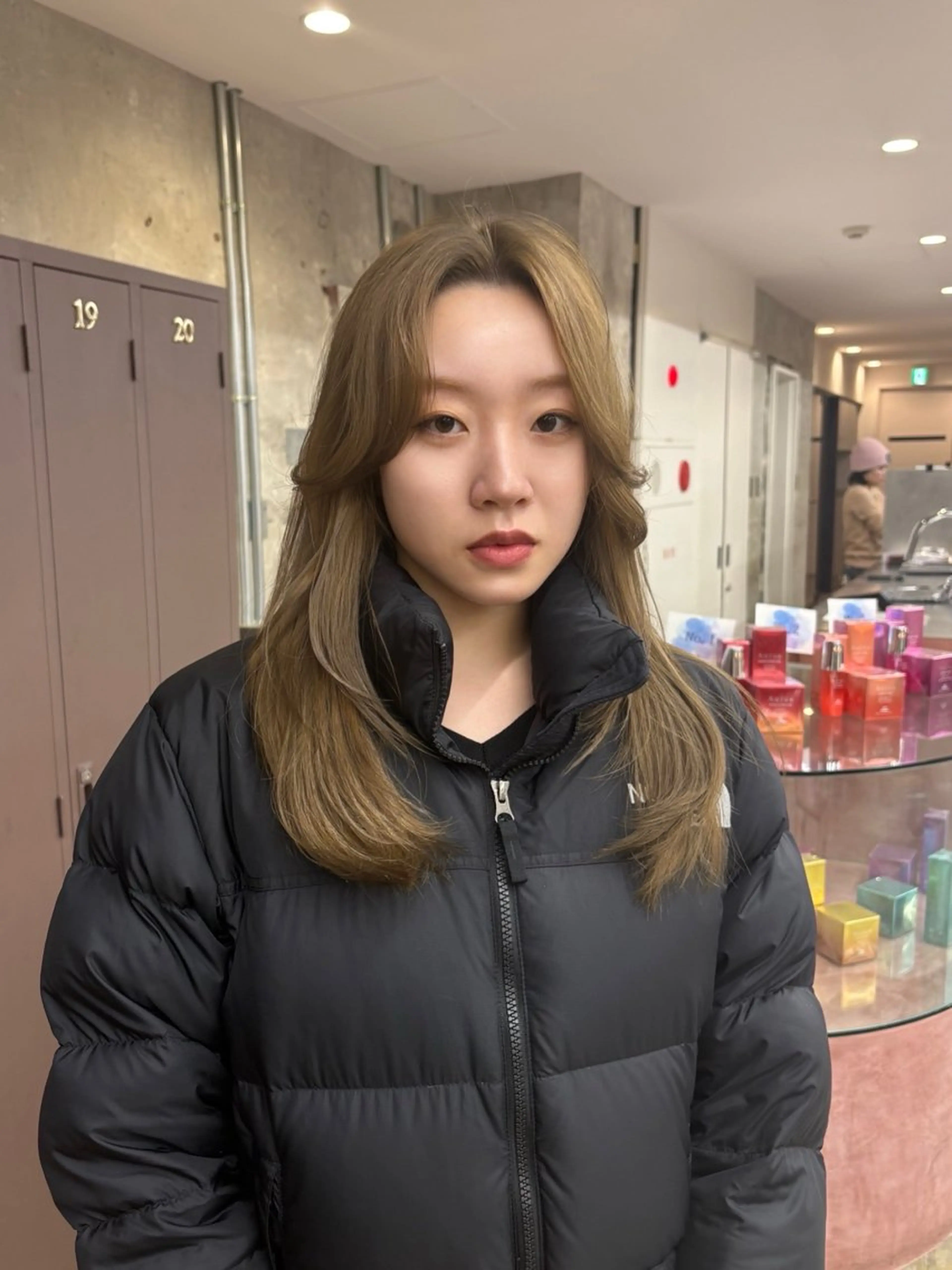 ロング カット ヘアカラー 鈴木瑛里／ブロンド ベージュ／男女のヘアスタイル