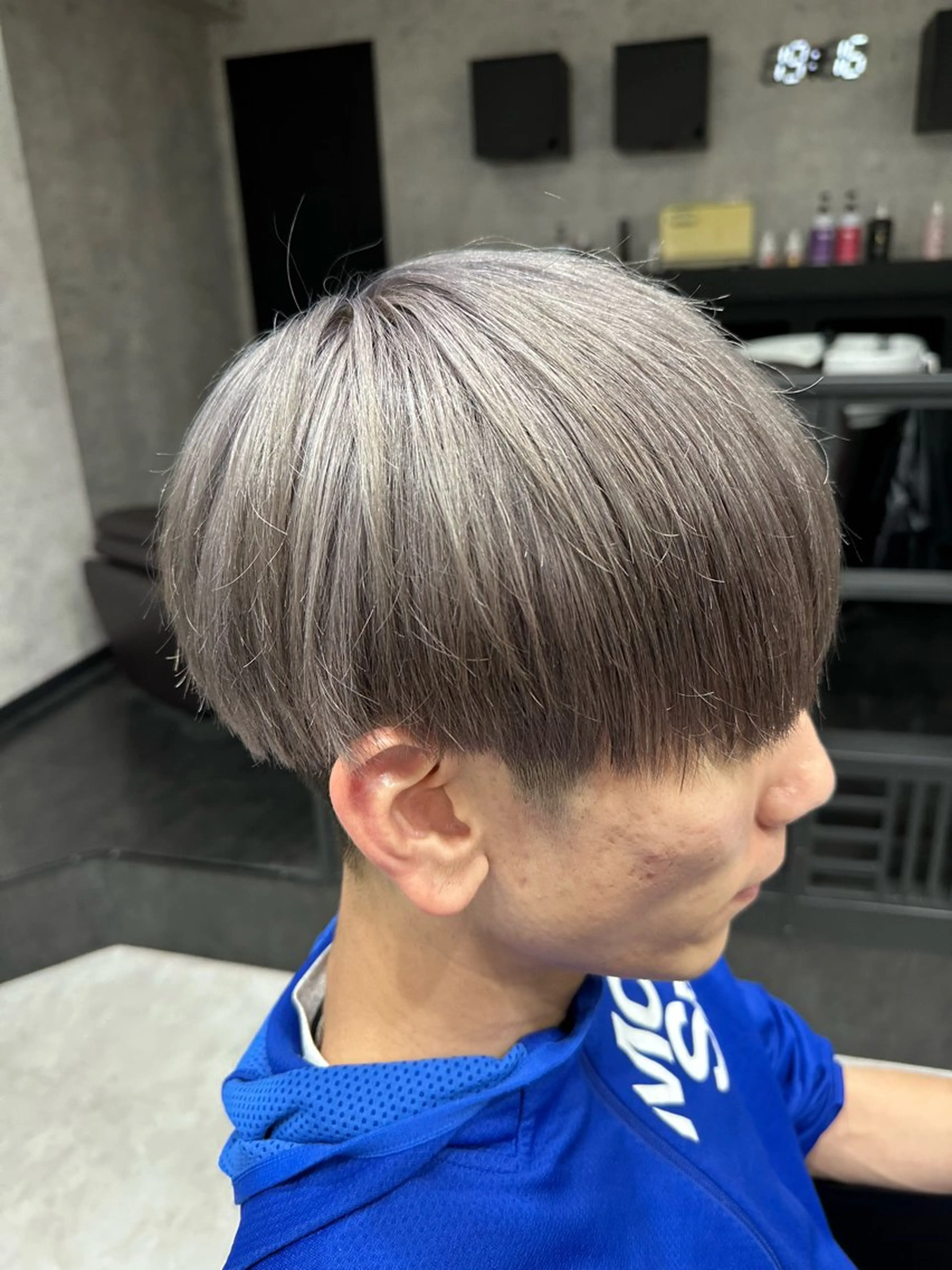 ショート カラー メンズ メンズブリーチ ブリーチ シルバー カット ヘアカラー 「パーマ指名No1 🥇」小日向悠のヘアスタイル