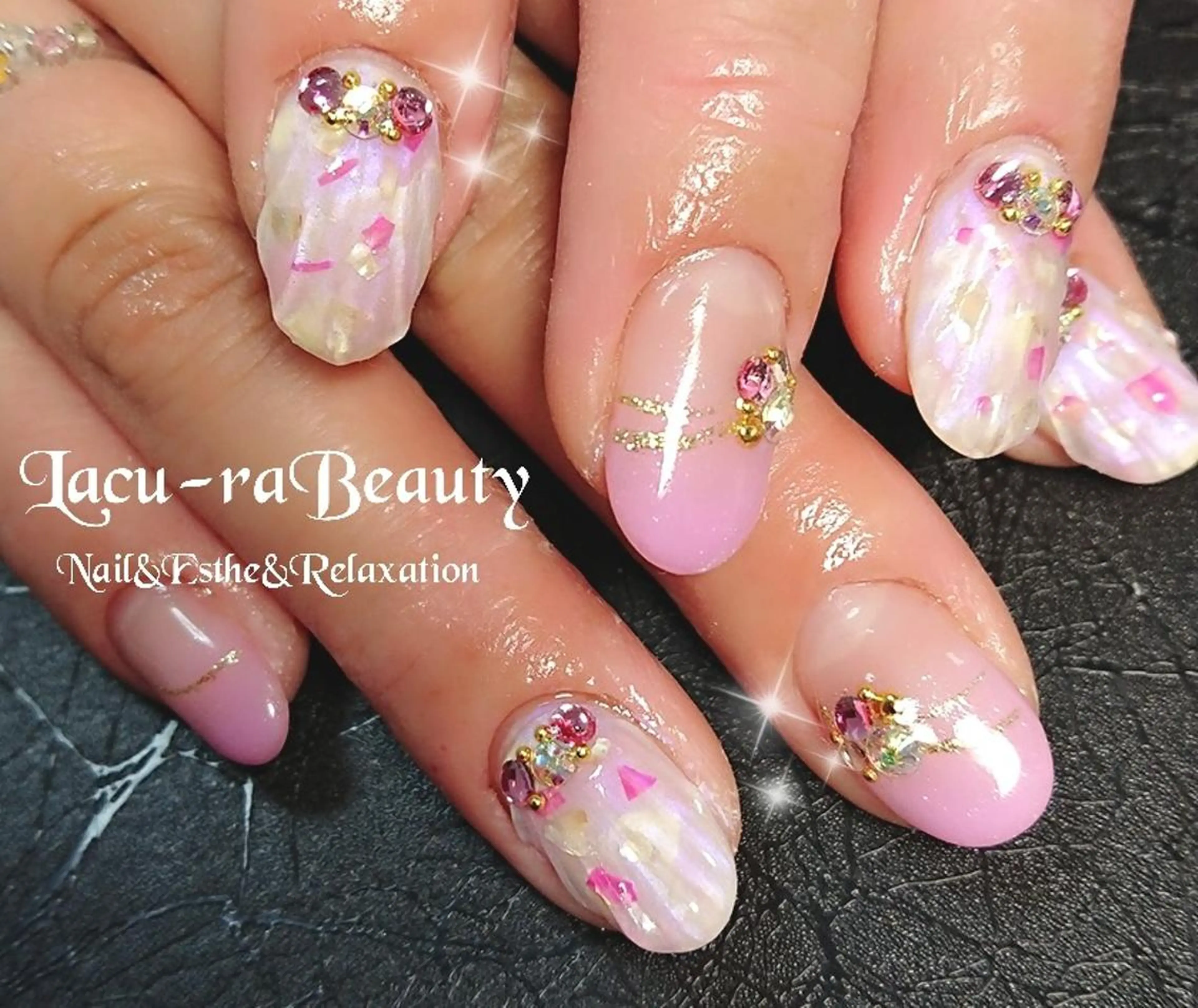 ネイル グラデーション 小顔と腸の専門店 ラクーラビューティのエステ・リラクイメージ