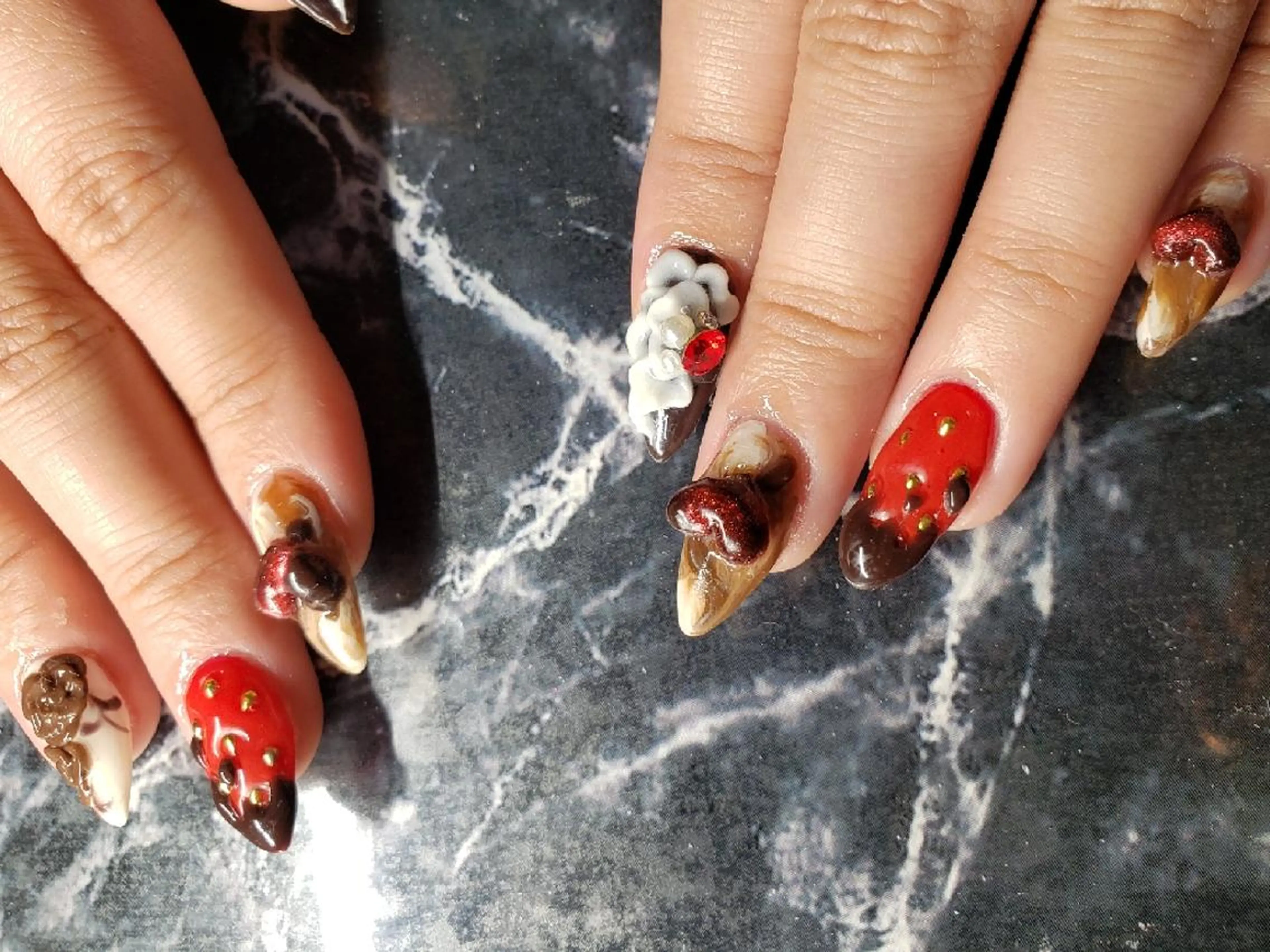 ミディアム ネイル ハンドネイル クロキ 。のネイルデザイン