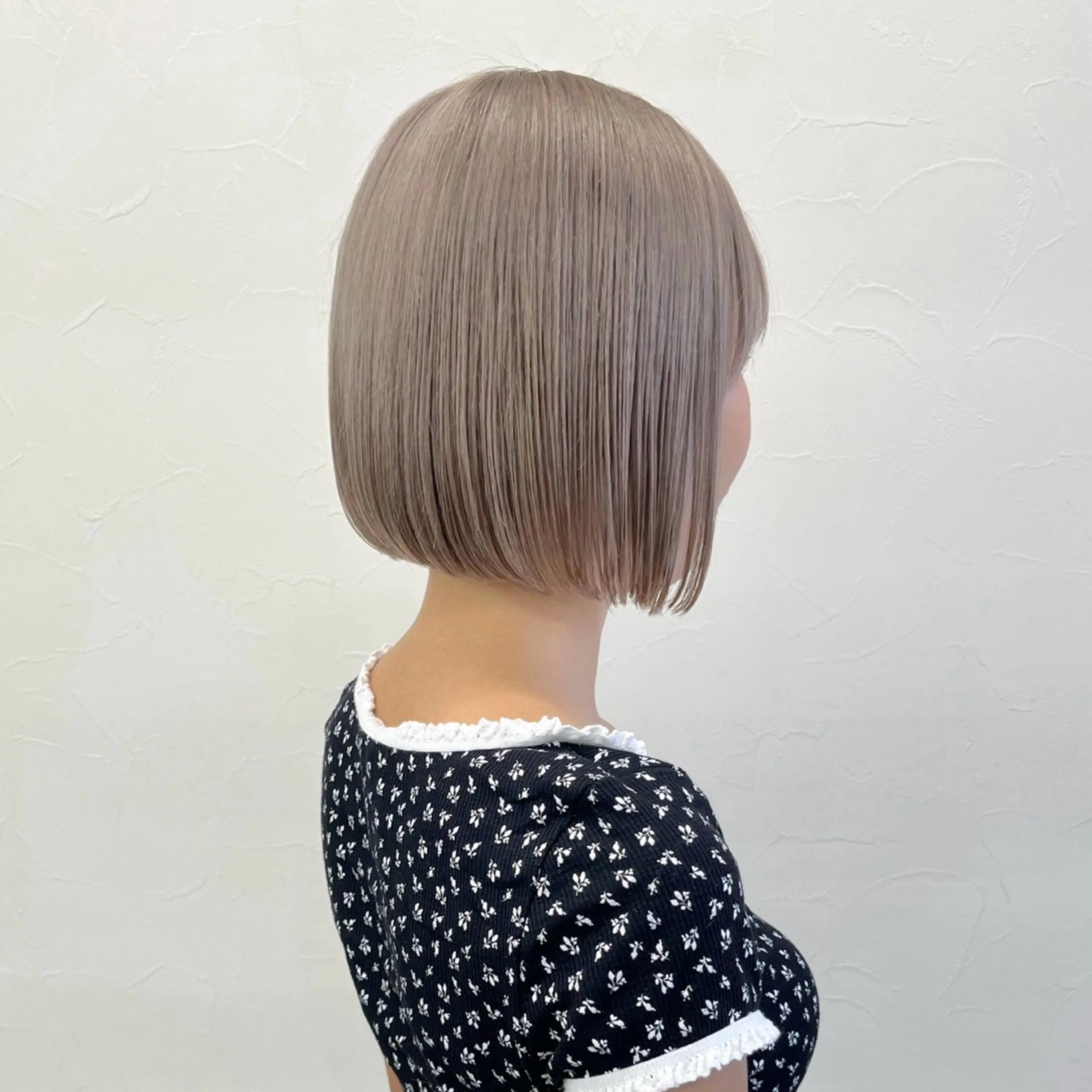 ショート カラー ブリーチ ブリーチなしカラー ボブ 髪質改善 レイヤーカット カット ヘアカラー トリートメント 初めてのショート お任せください✂️のヘアスタイル