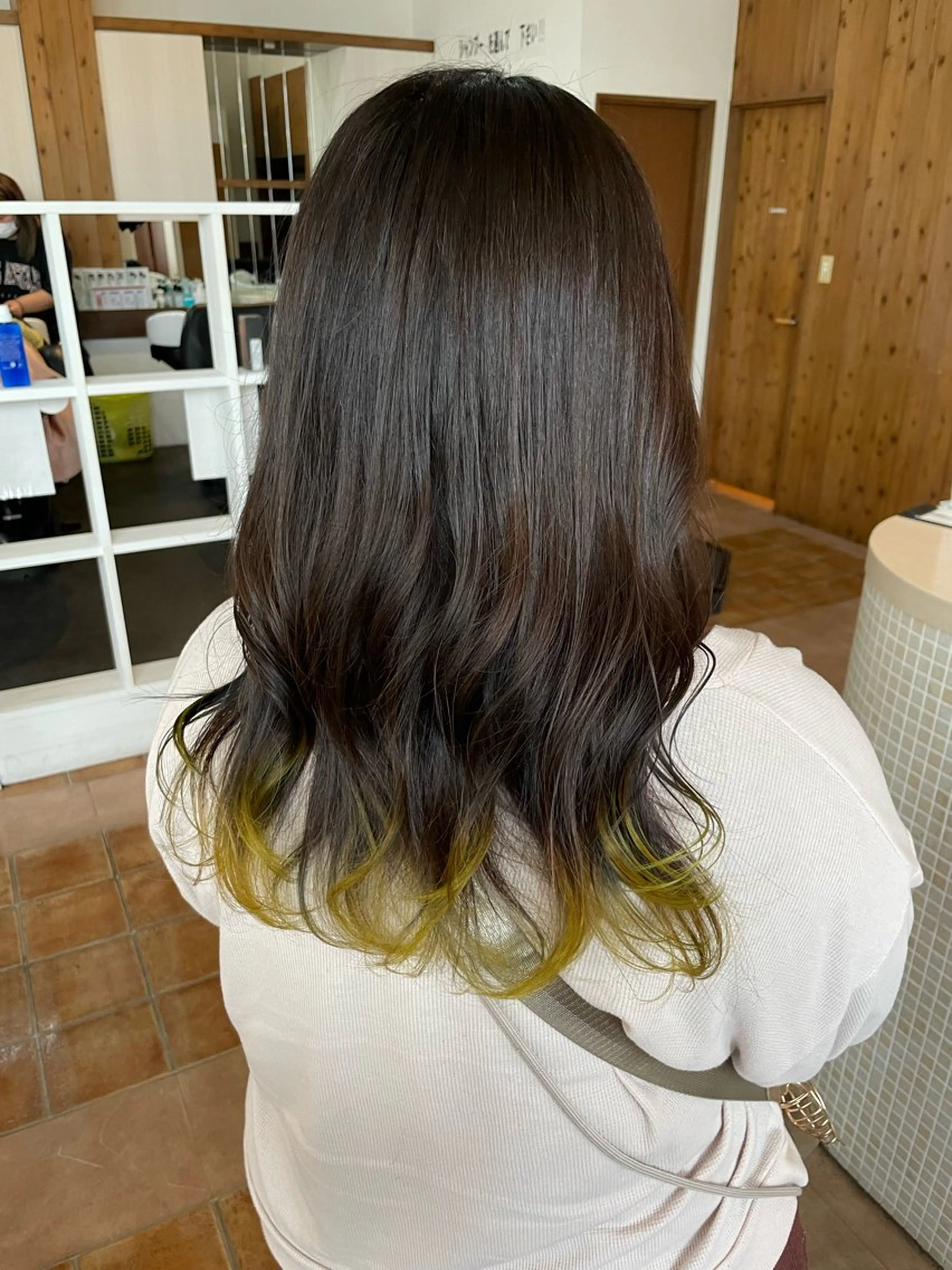 セミロング カラー ヘアカラー 川元 汐音のヘアスタイル