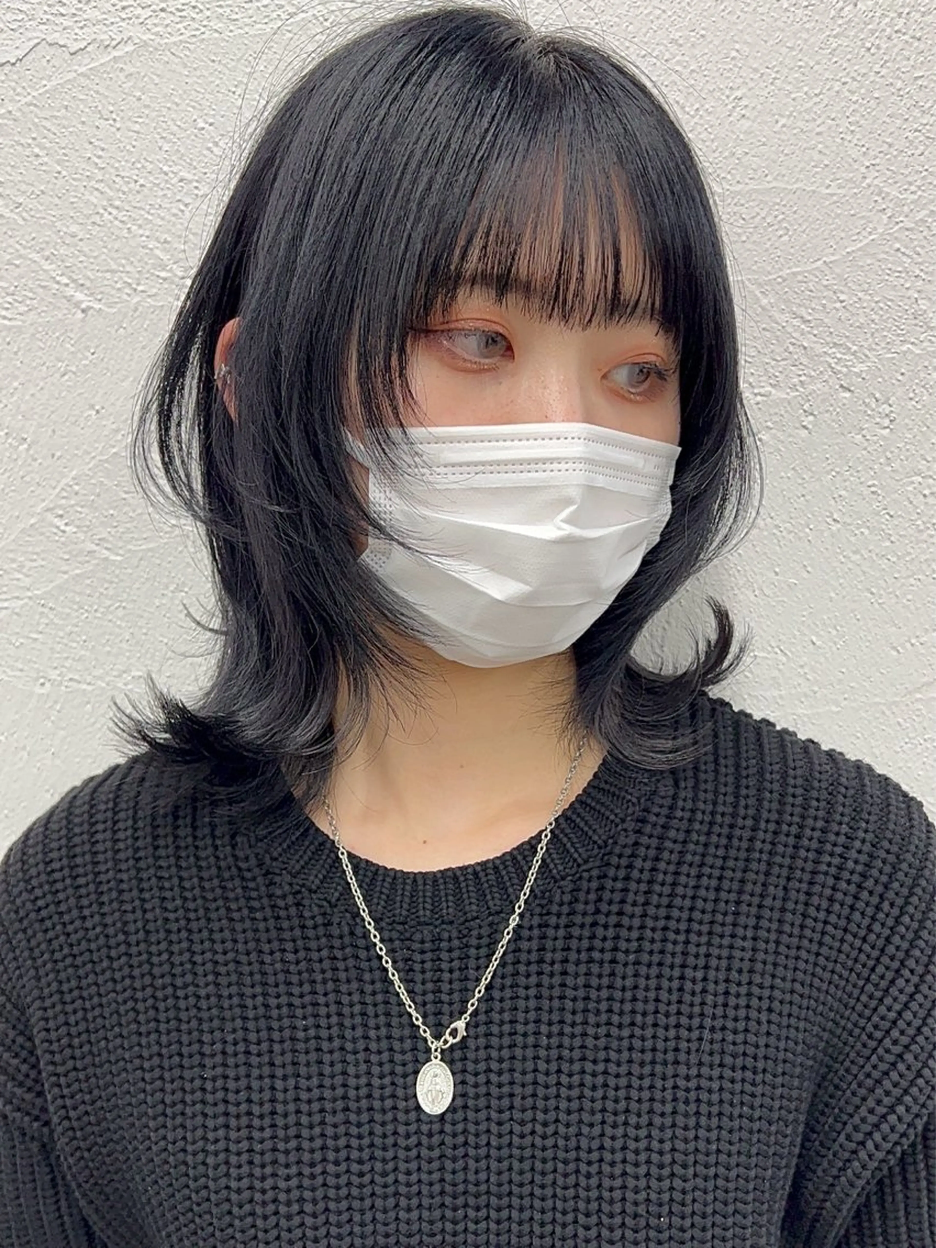 ミディアム カラー トリートメント ウルフカット カット トリートメント RYOSUKE ハイトーンのヘアスタイル