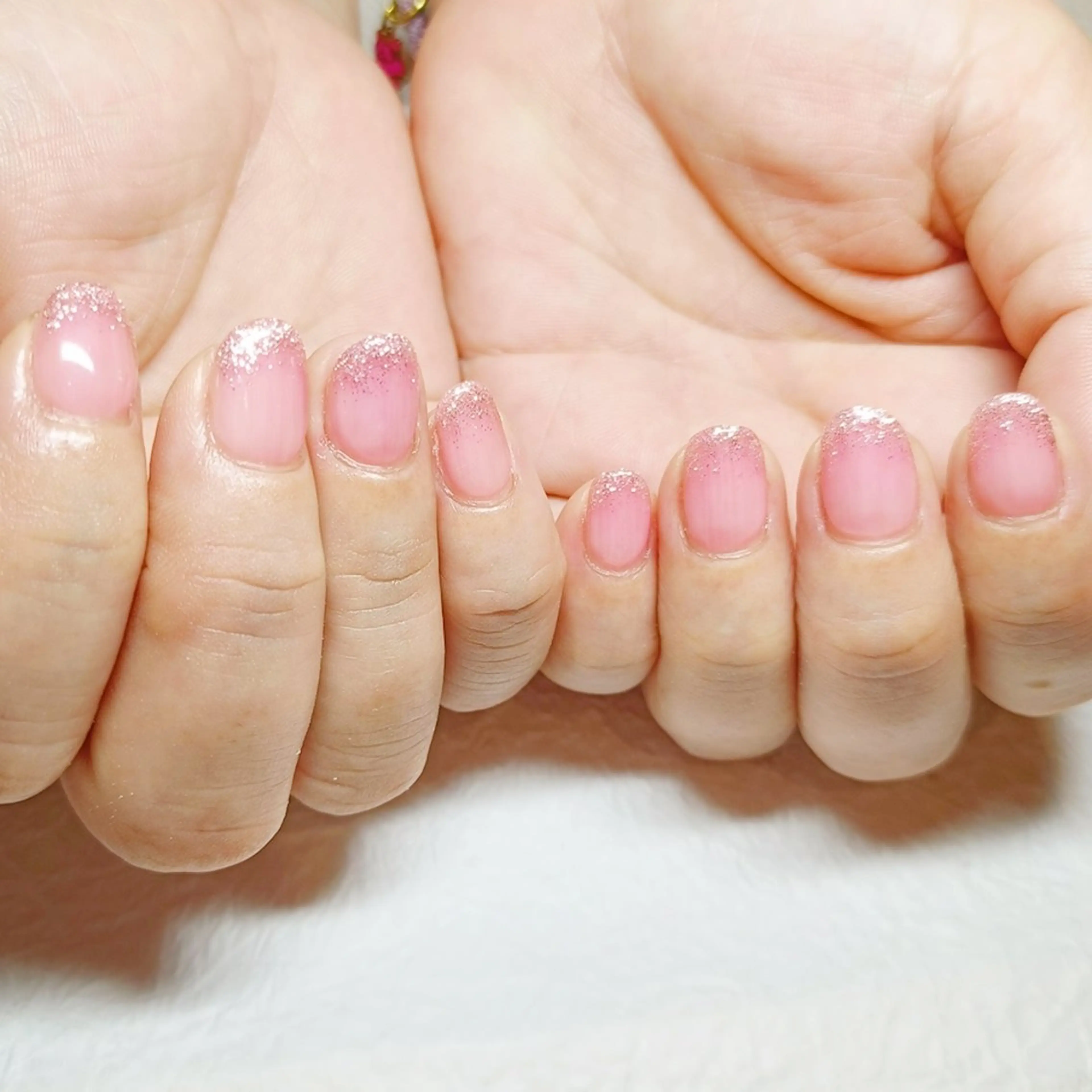 ネイル クリアネイル グラデーション ラメ(グリッター) ラメグラデーション ピンク ハンドネイル ハンドケア 深爪矯正/爪育成ケア manie nailのネイルデザイン