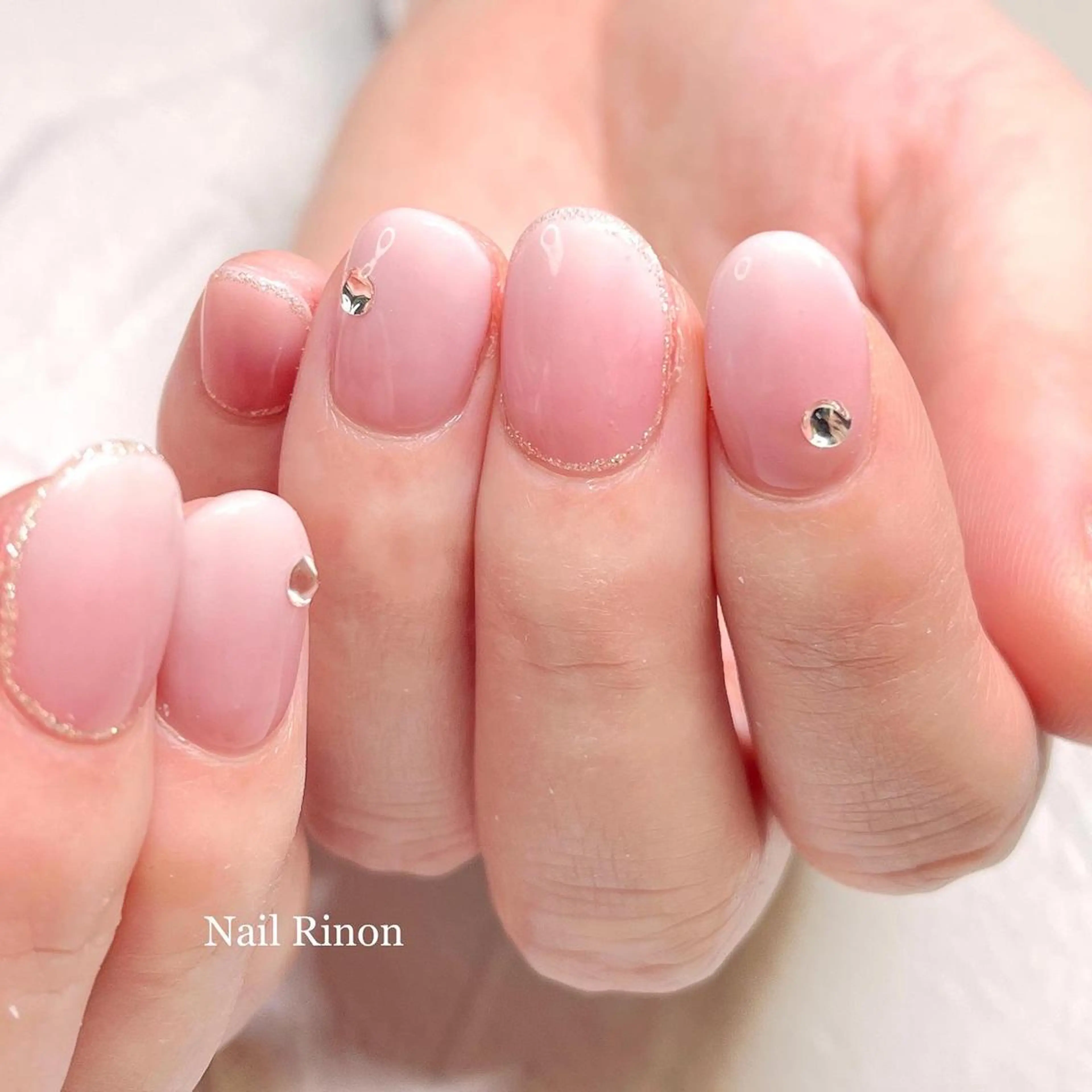 ネイル グラデーション ホワイト ハンドネイル Nail Rinonのネイルデザイン