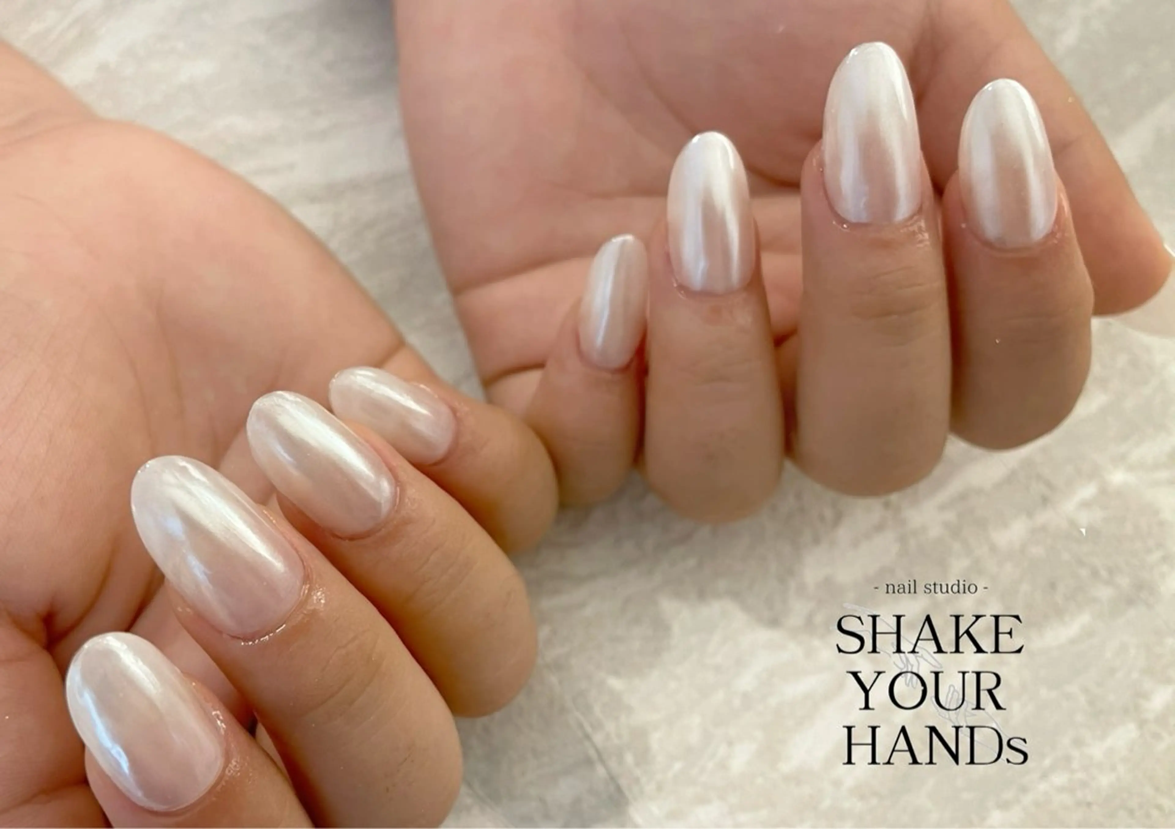 ネイル ミラーネイル ホワイト ハンドネイル ネイルスタジオ シェイクユアハンズのネイルデザイン