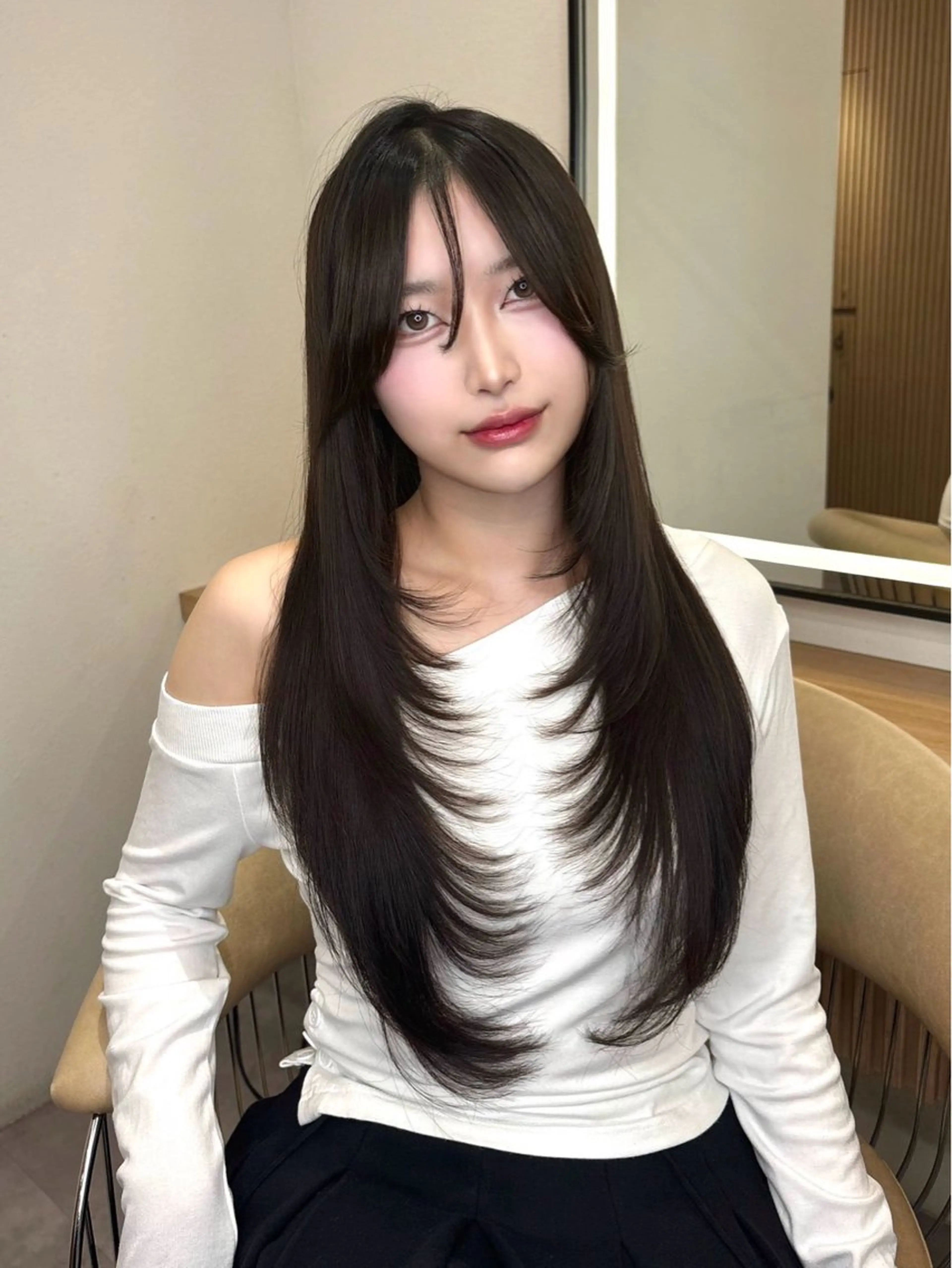 ロング Lond profil 浦和所属・浦和/ハッシュカット /ウルフ/設樂彩乃のヘアスタイル